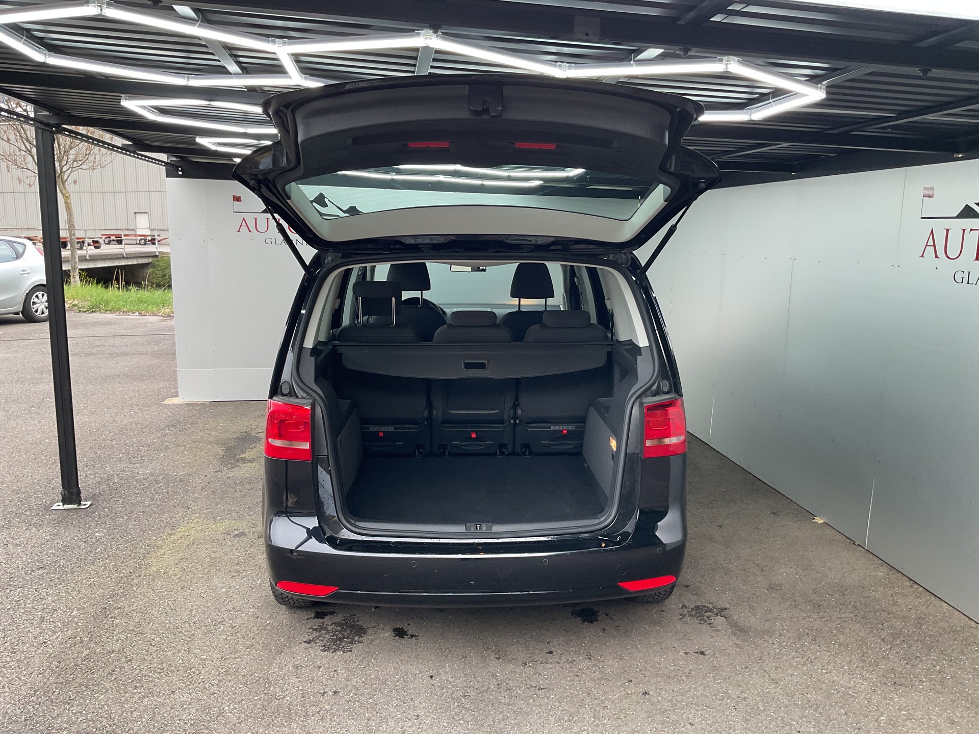VW Touran 1.6 TDI Trendline DSG-image-6