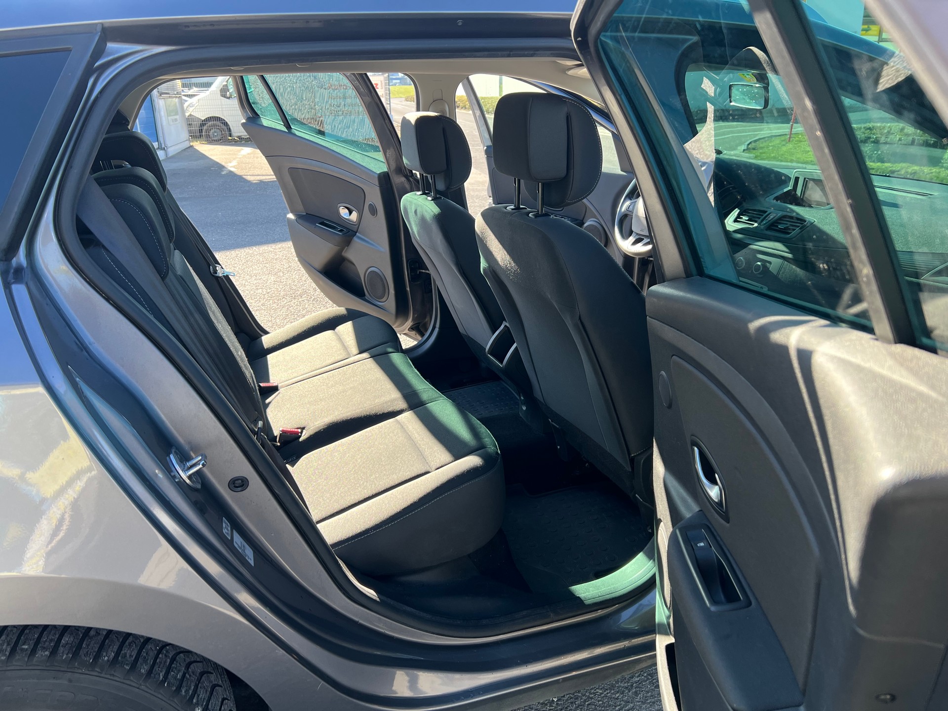 RENAULT Mégane 1.5 dCi Dynamique-image-10