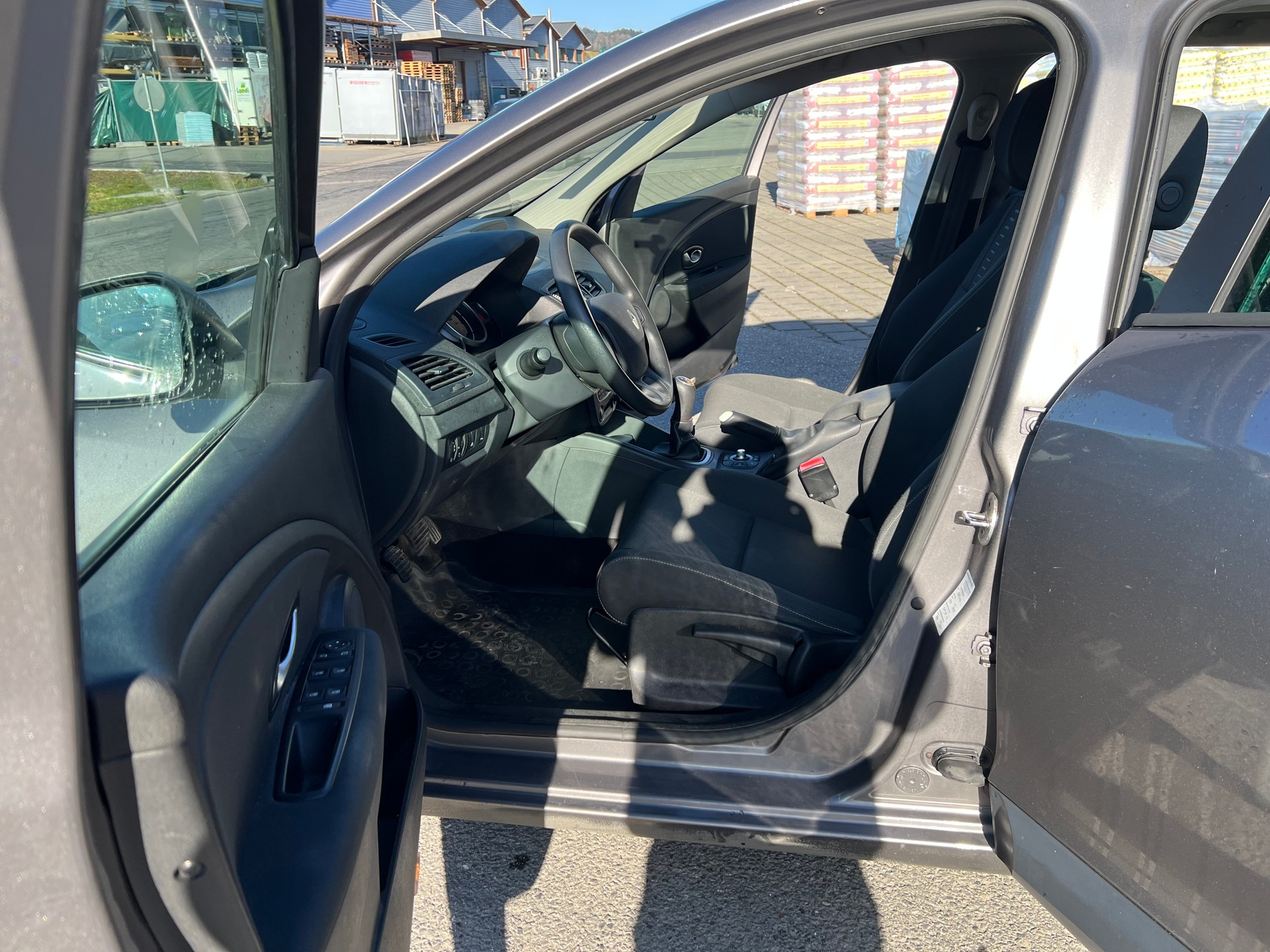 RENAULT Mégane 1.5 dCi Dynamique-image-8