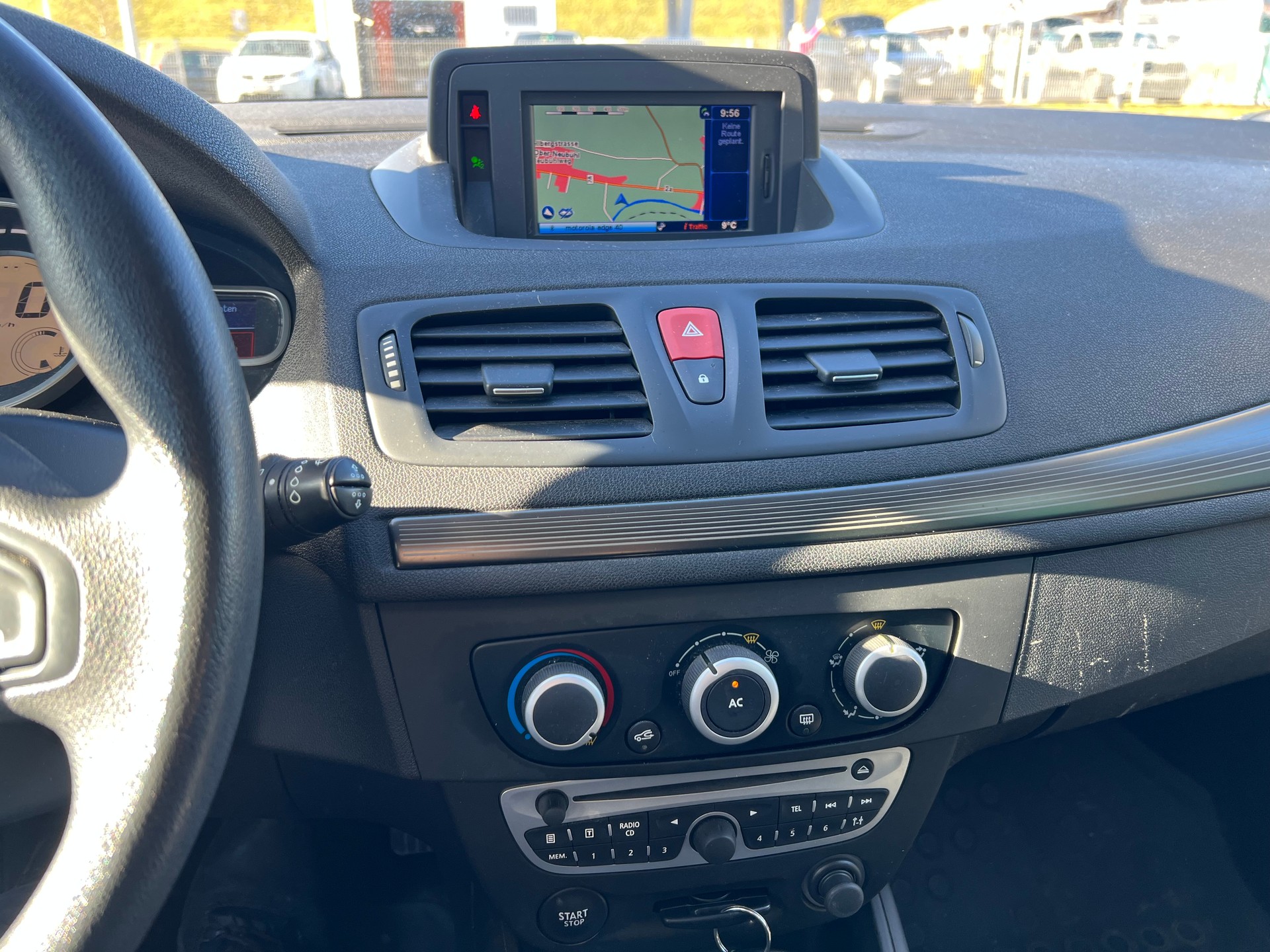 RENAULT Mégane 1.5 dCi Dynamique-image-13