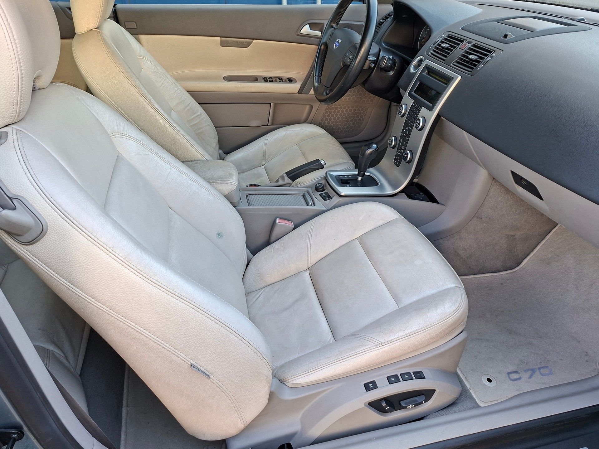 VOLVO C70 T5 Summum-image-7