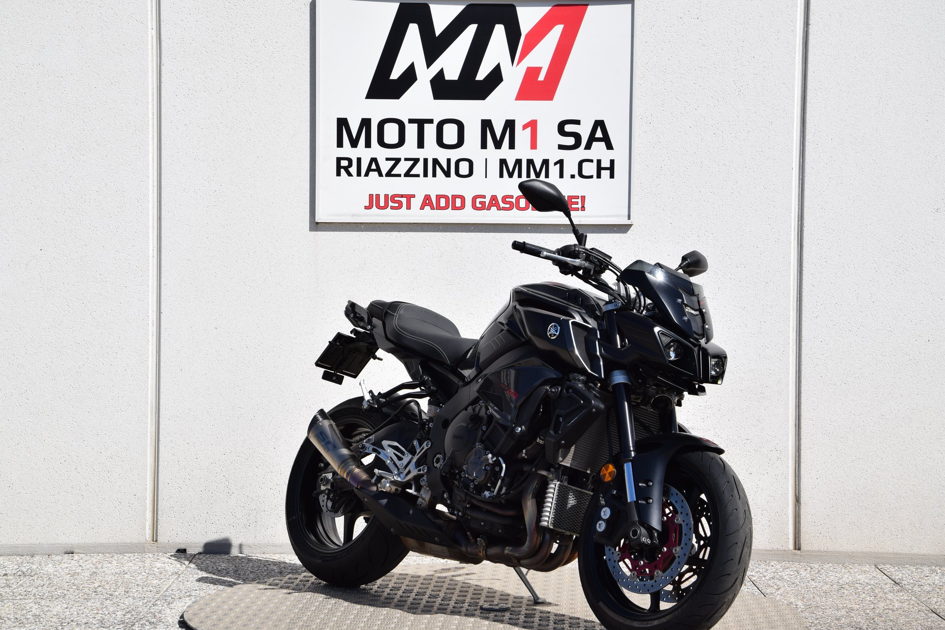 YAMAHA MT-10 ABS-showroom-element-1