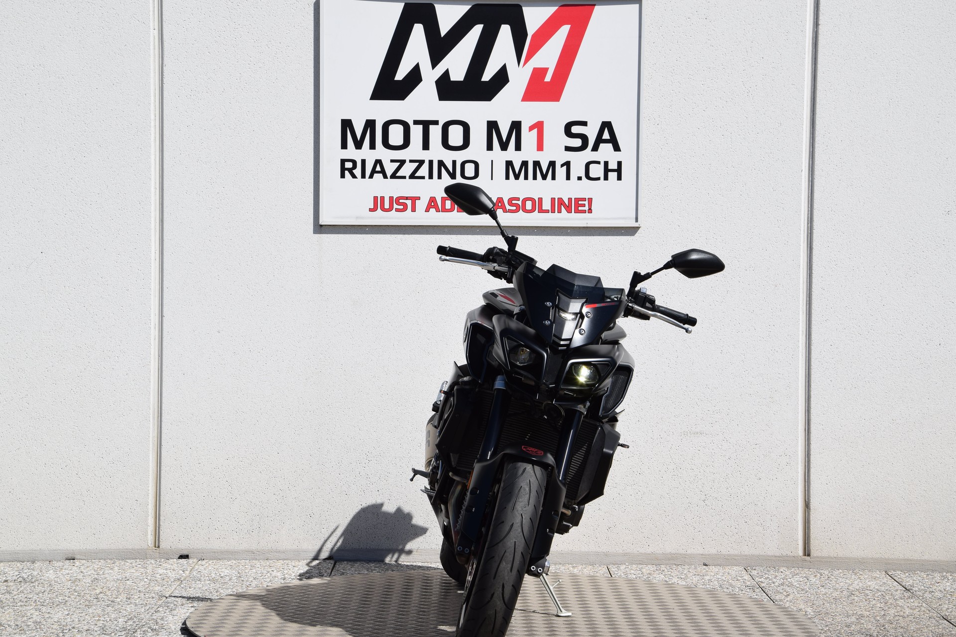 YAMAHA MT-10 ABS-showroom-element-2
