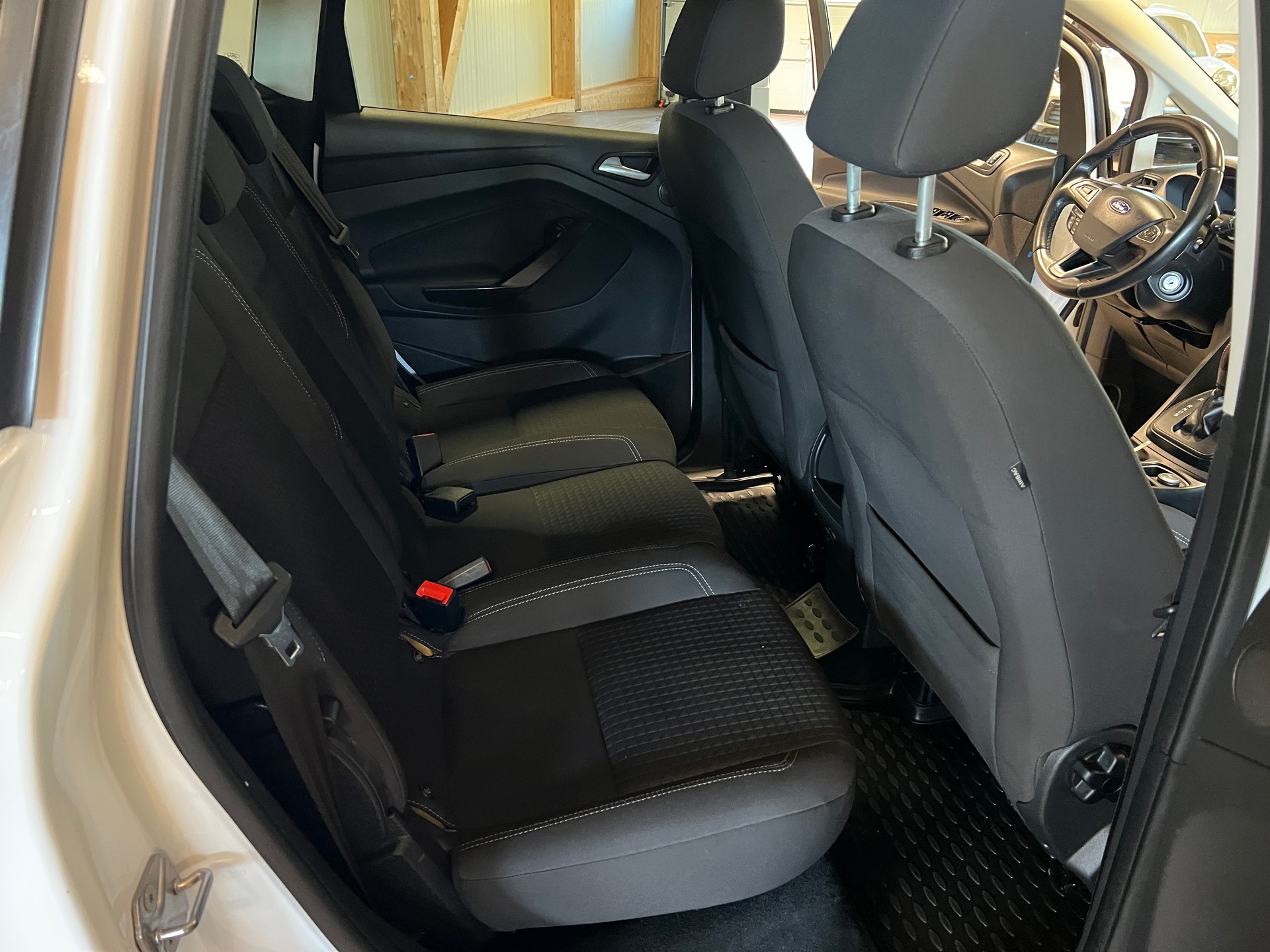 FORD C-Max 2.0 TDCi Trend PowerShift-image-13
