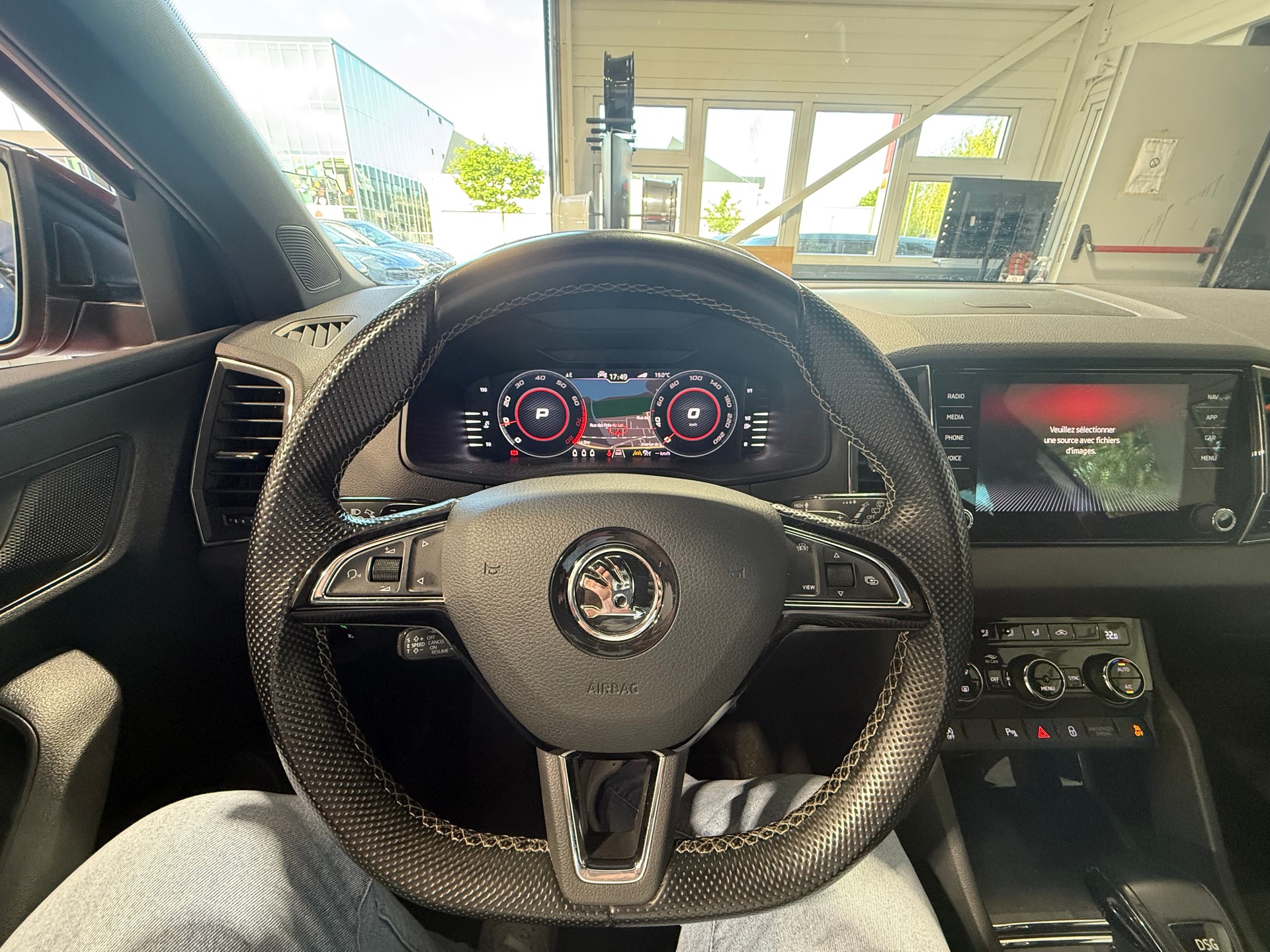 SKODA KAROQ-image-11