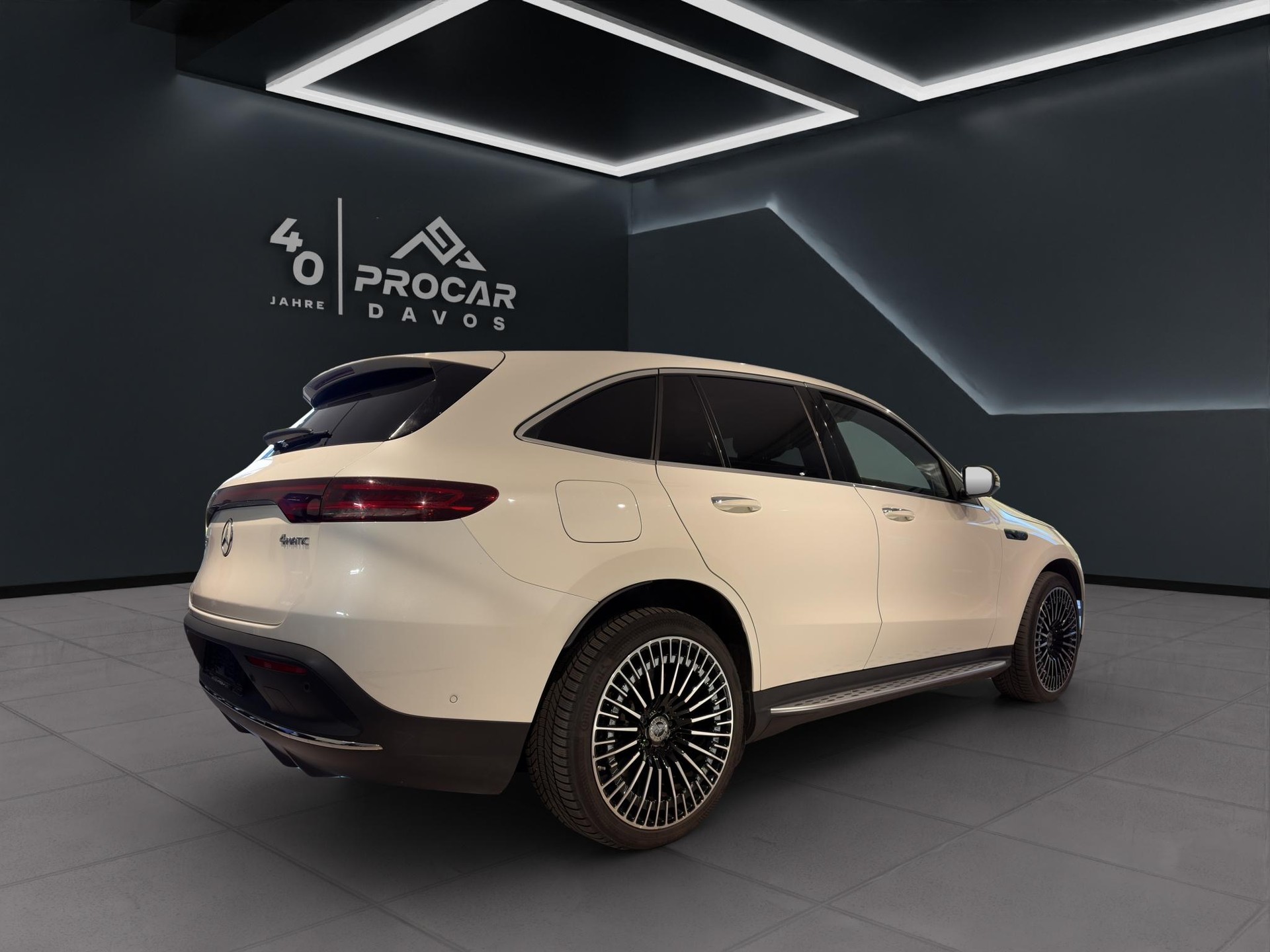 MERCEDES-BENZ EQC 400 AMG Line 4matic-image-2
