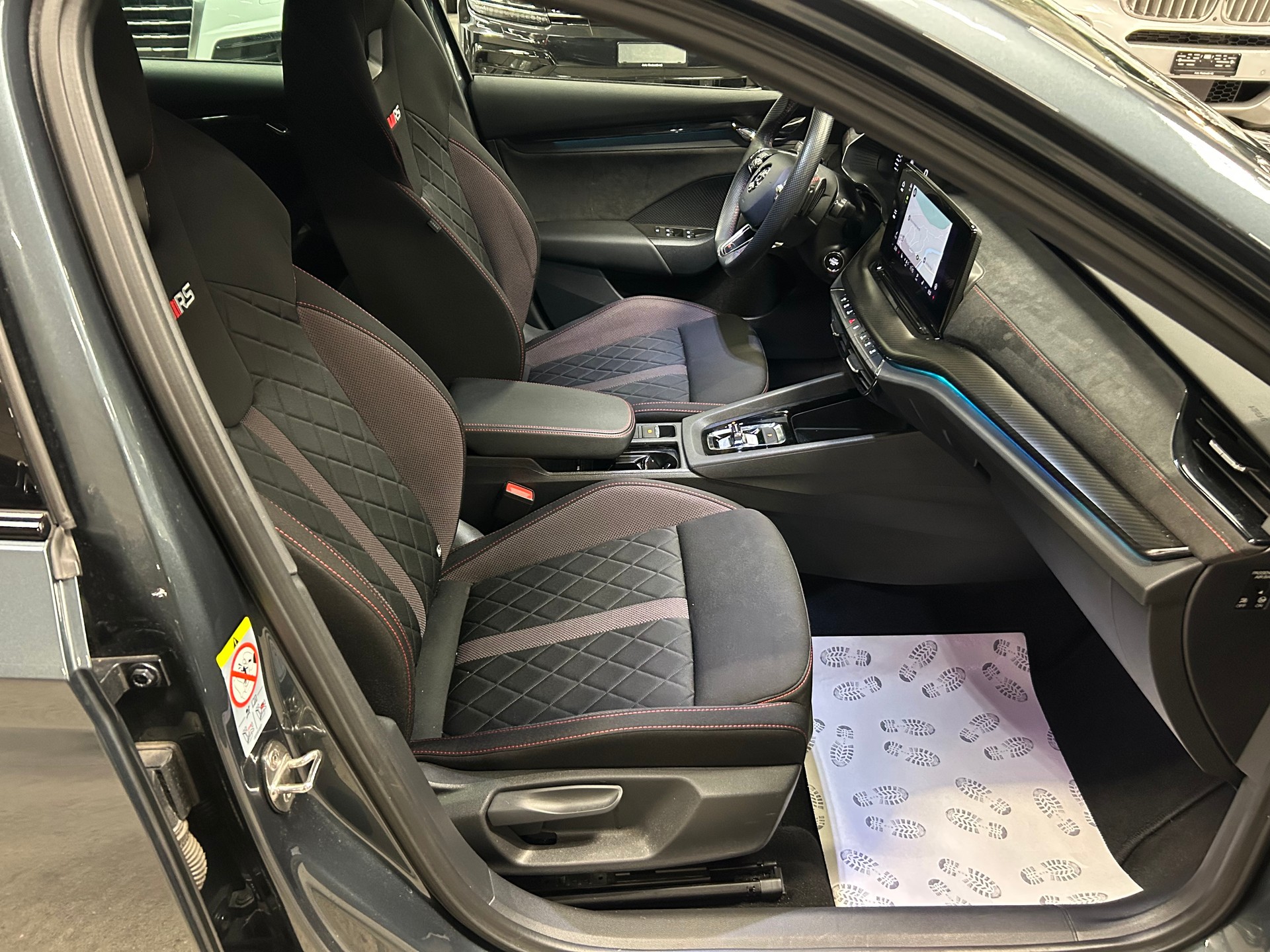 SKODA Octavia Combi 1.4 TSI PHEV DSG RS-image-14