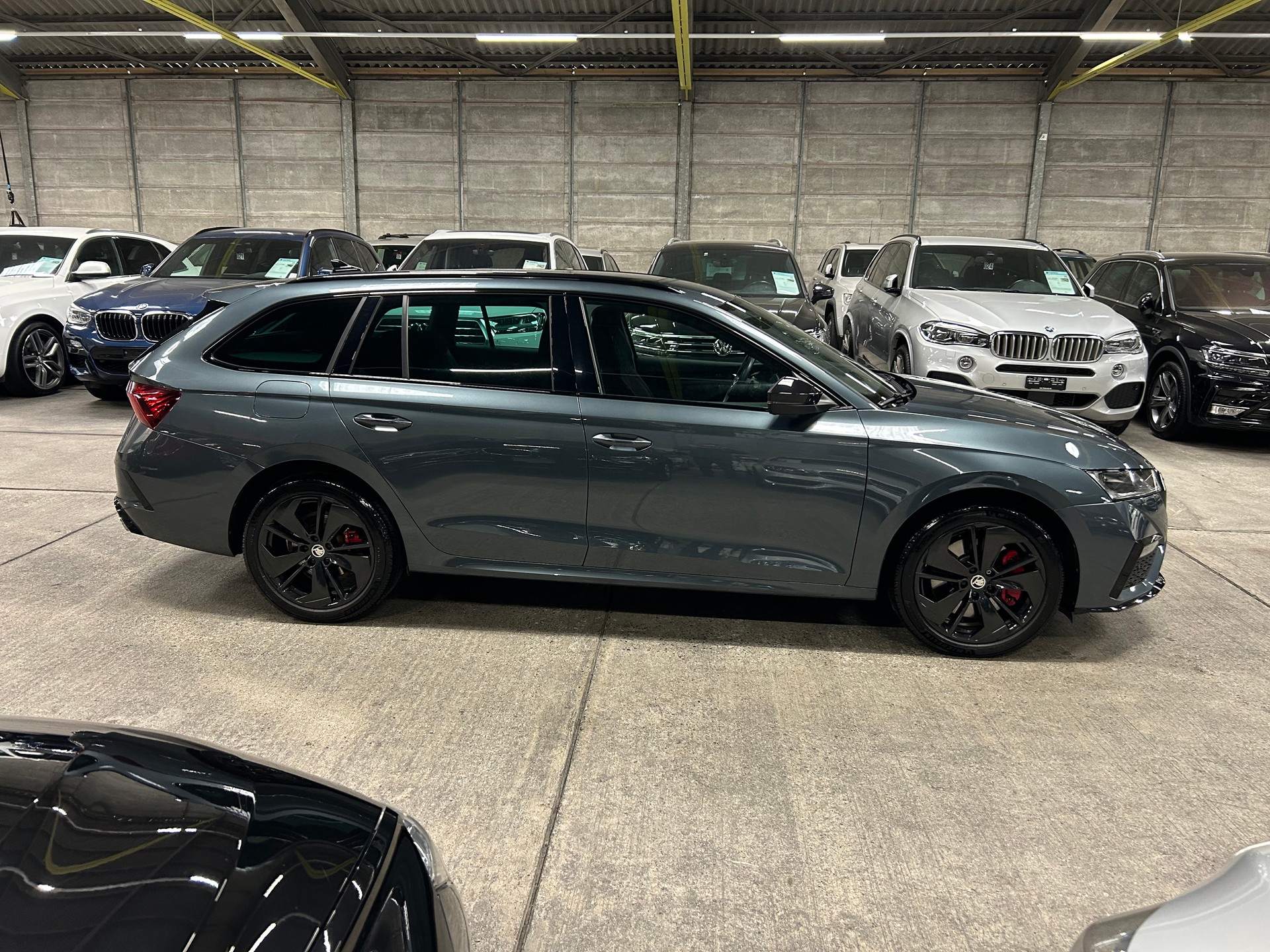 SKODA Octavia Combi 1.4 TSI PHEV DSG RS-image-2