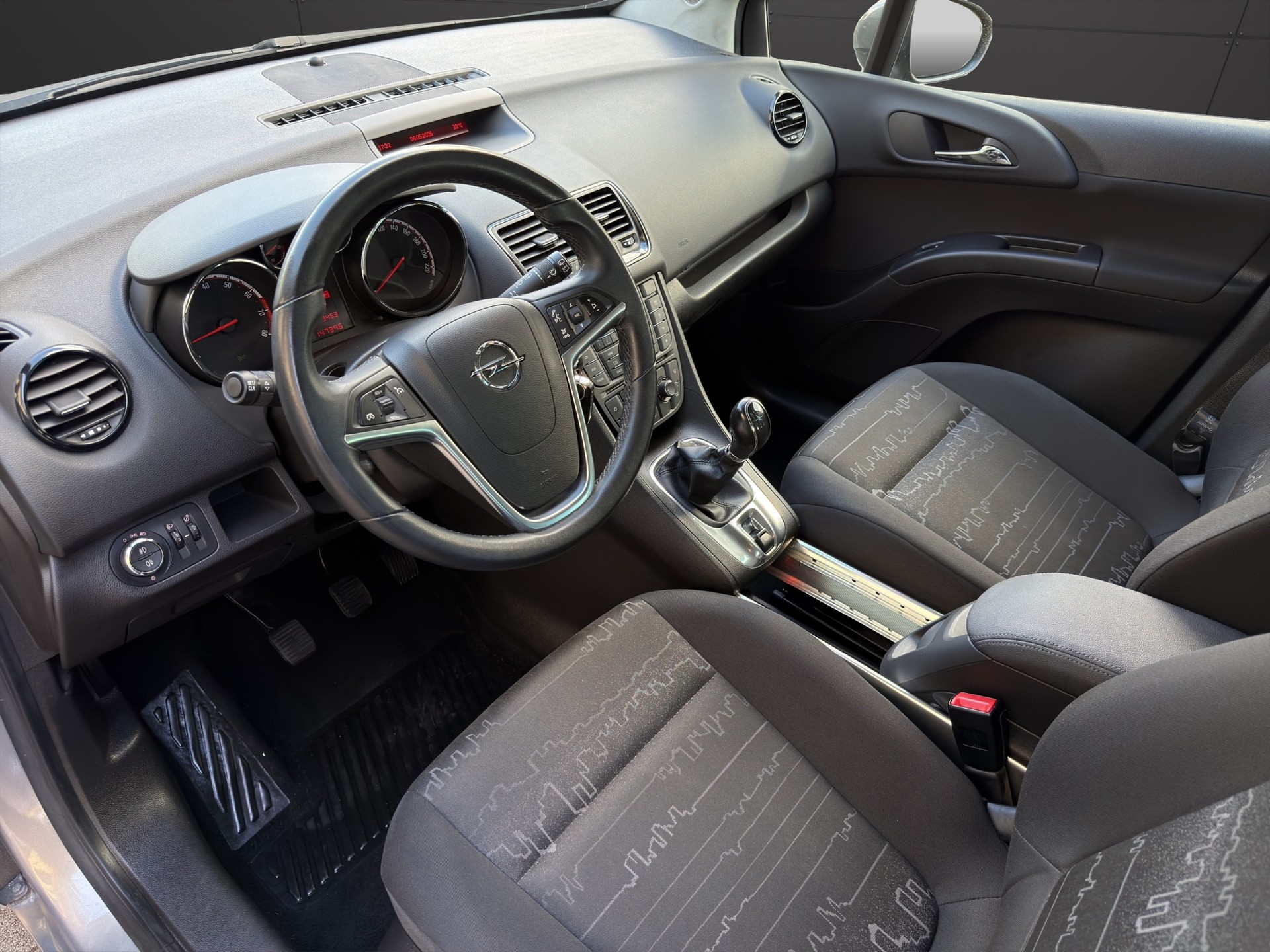 OPEL Meriva 1.4 Turbo Enjoy-image-9