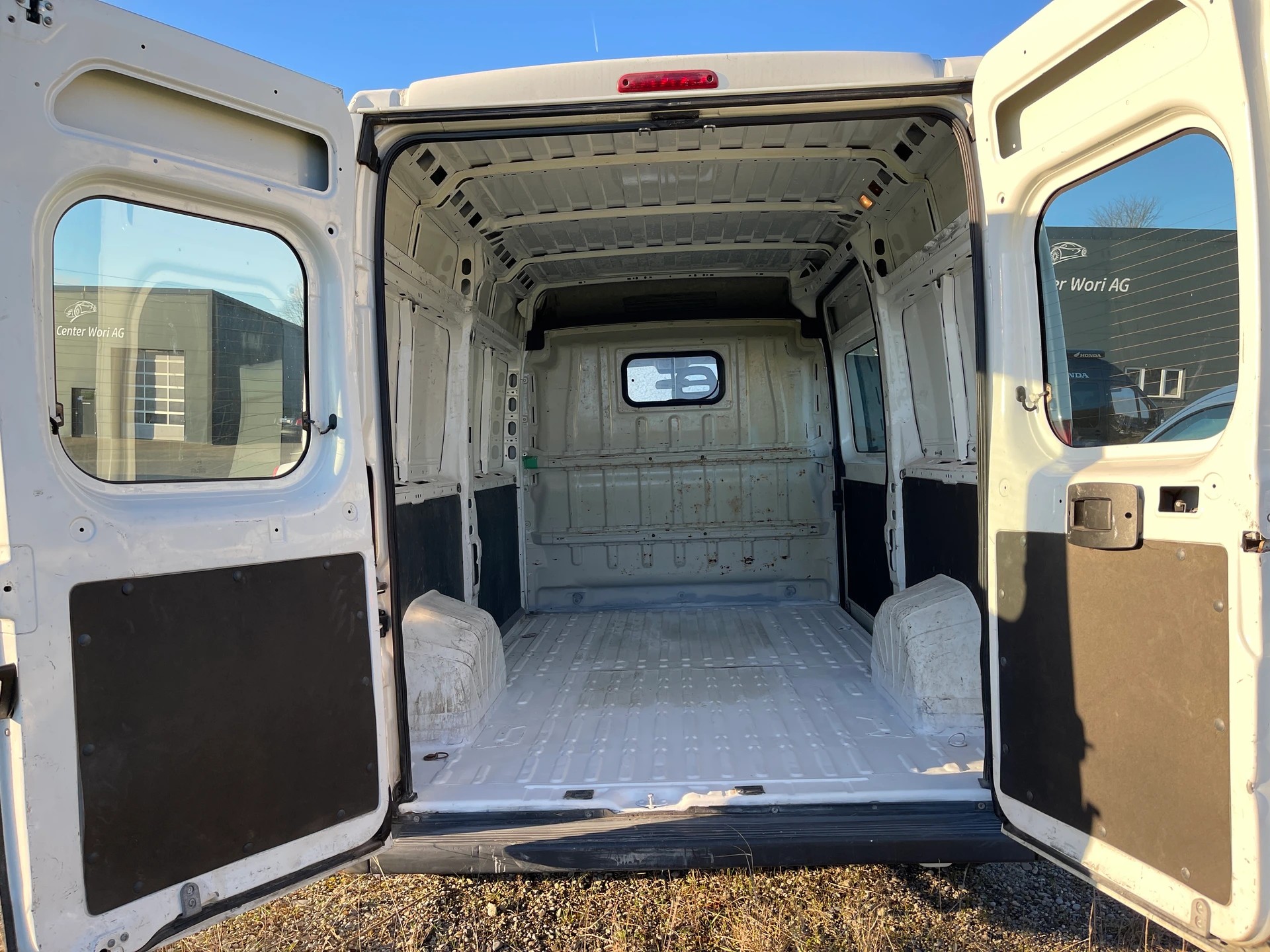 PEUGEOT Boxer 2.2 HDI 335 Allure L2H2-image-14
