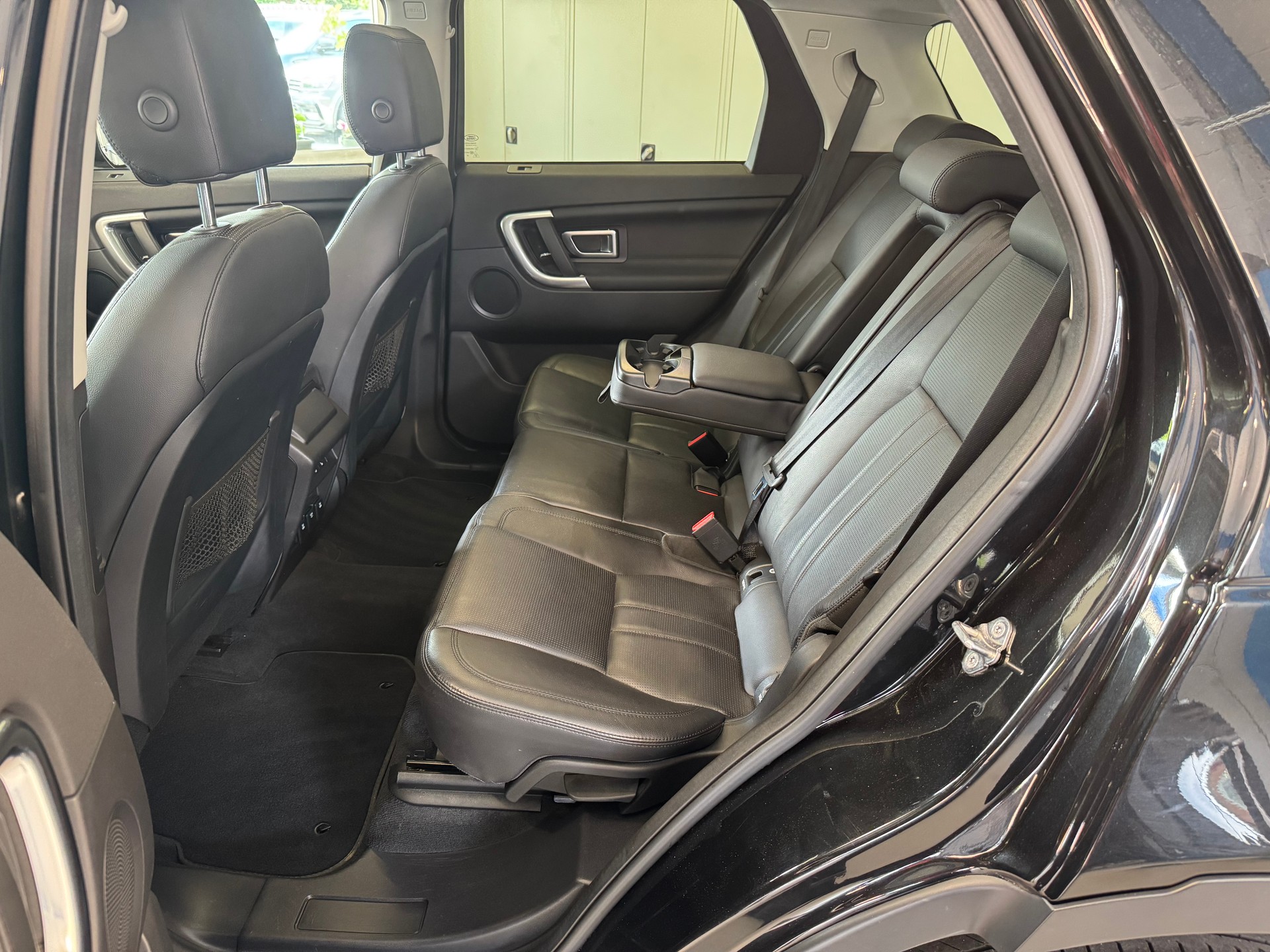 LAND ROVER Discovery Sport 2.0 TD4 HSE AT9-image-14