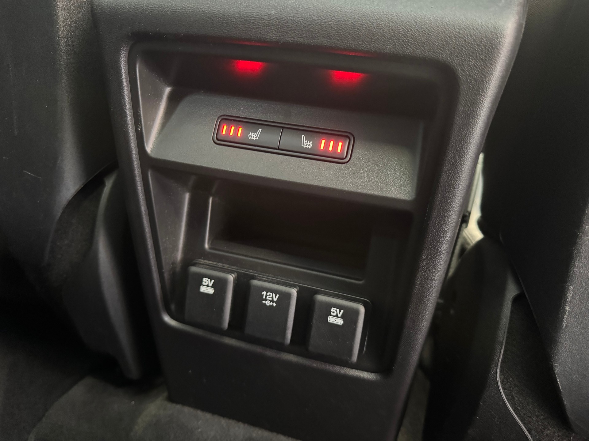 LAND ROVER Discovery Sport 2.0 TD4 HSE AT9-image-12