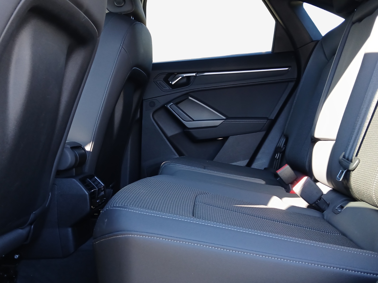 AUDI Q3 Sportback 35 TDI S line Attraction quattro S-tronic-image-11