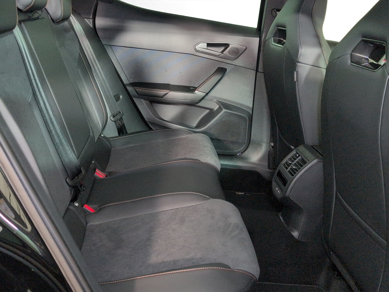 CUPRA Formentor 1.5 e-HYBRID pHEV Prime Edition DSG-image-9