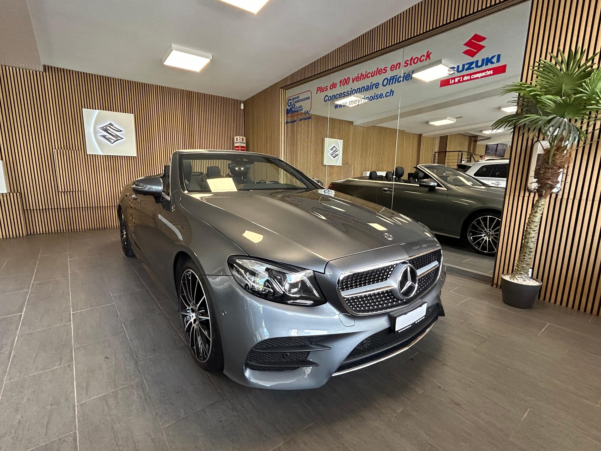 MERCEDES-BENZ E 200 AMG Line 4matic Cabriolet-image-3