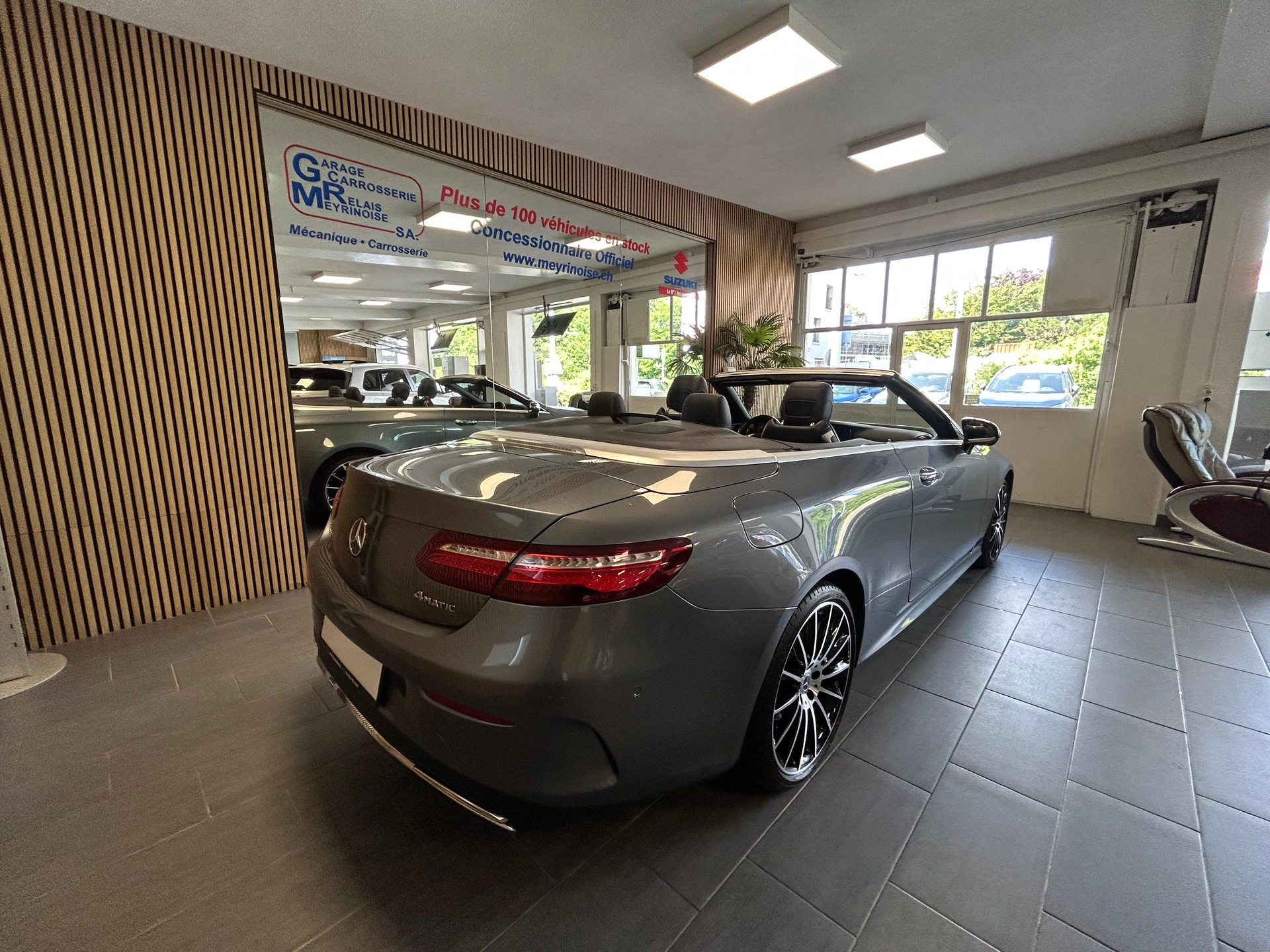 MERCEDES-BENZ E 200 AMG Line 4matic Cabriolet-image-13