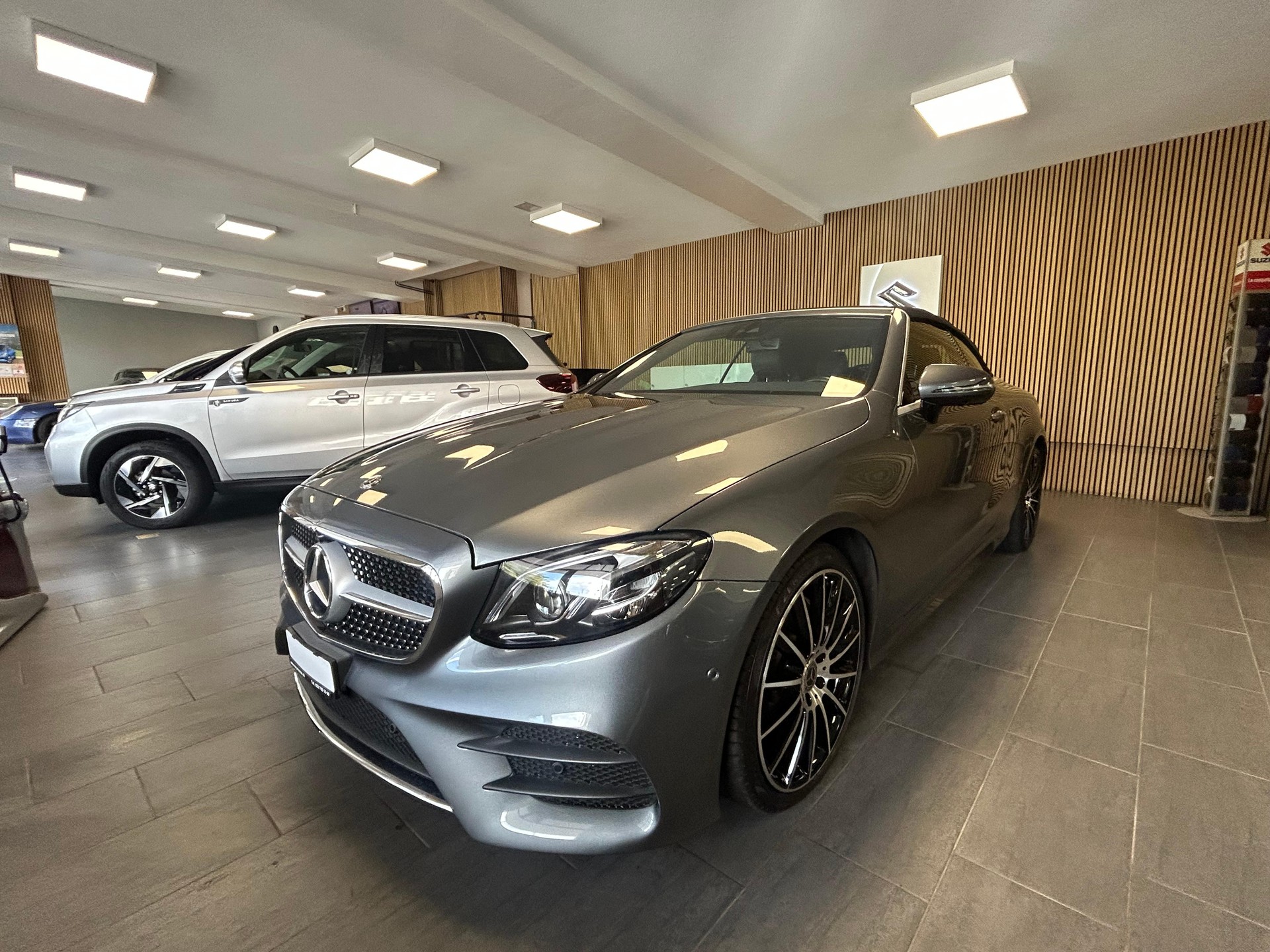 MERCEDES-BENZ E 200 AMG Line 4matic Cabriolet-image-6