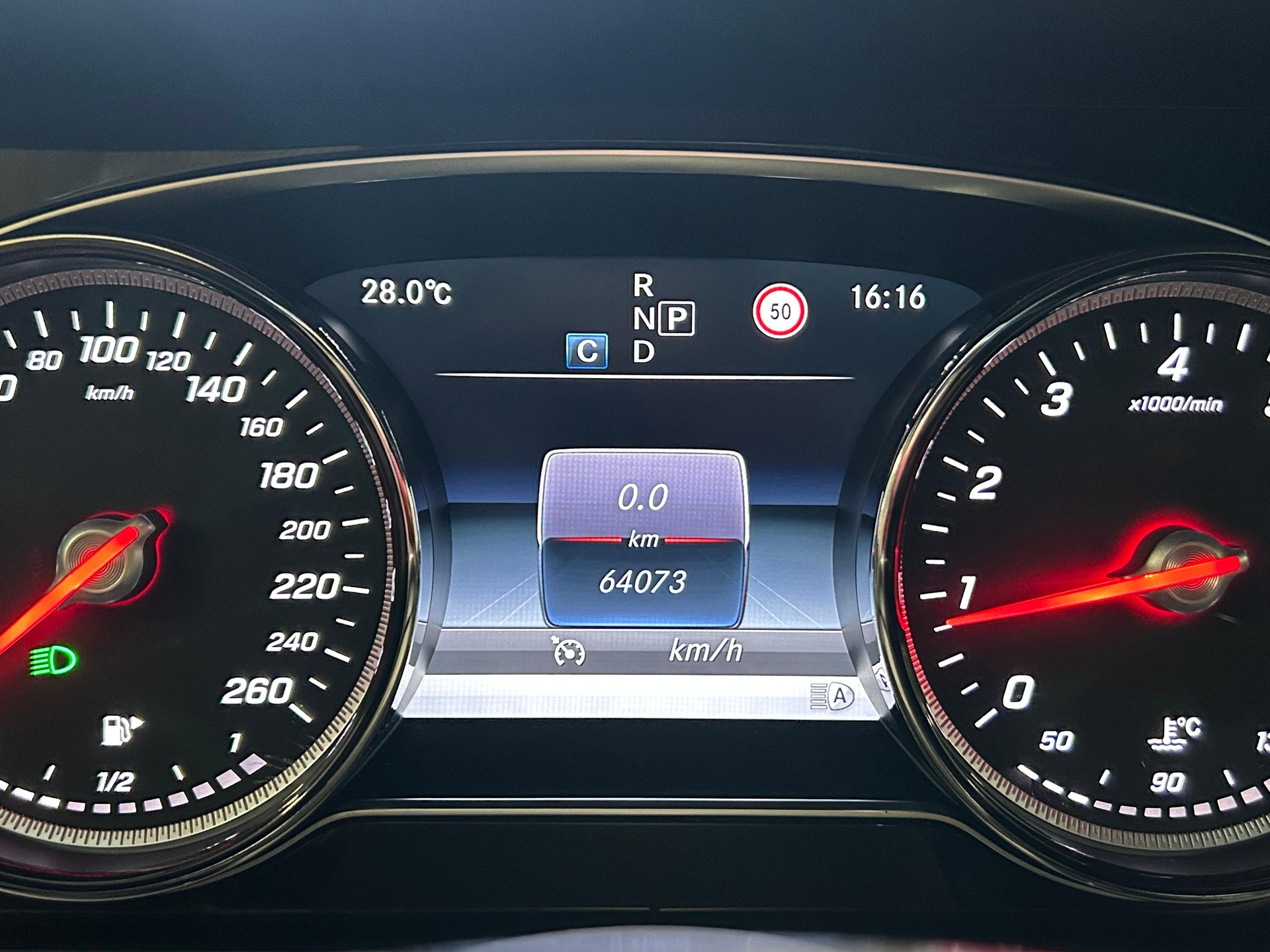 MERCEDES-BENZ E 200 AMG Line 4matic Cabriolet-image-16
