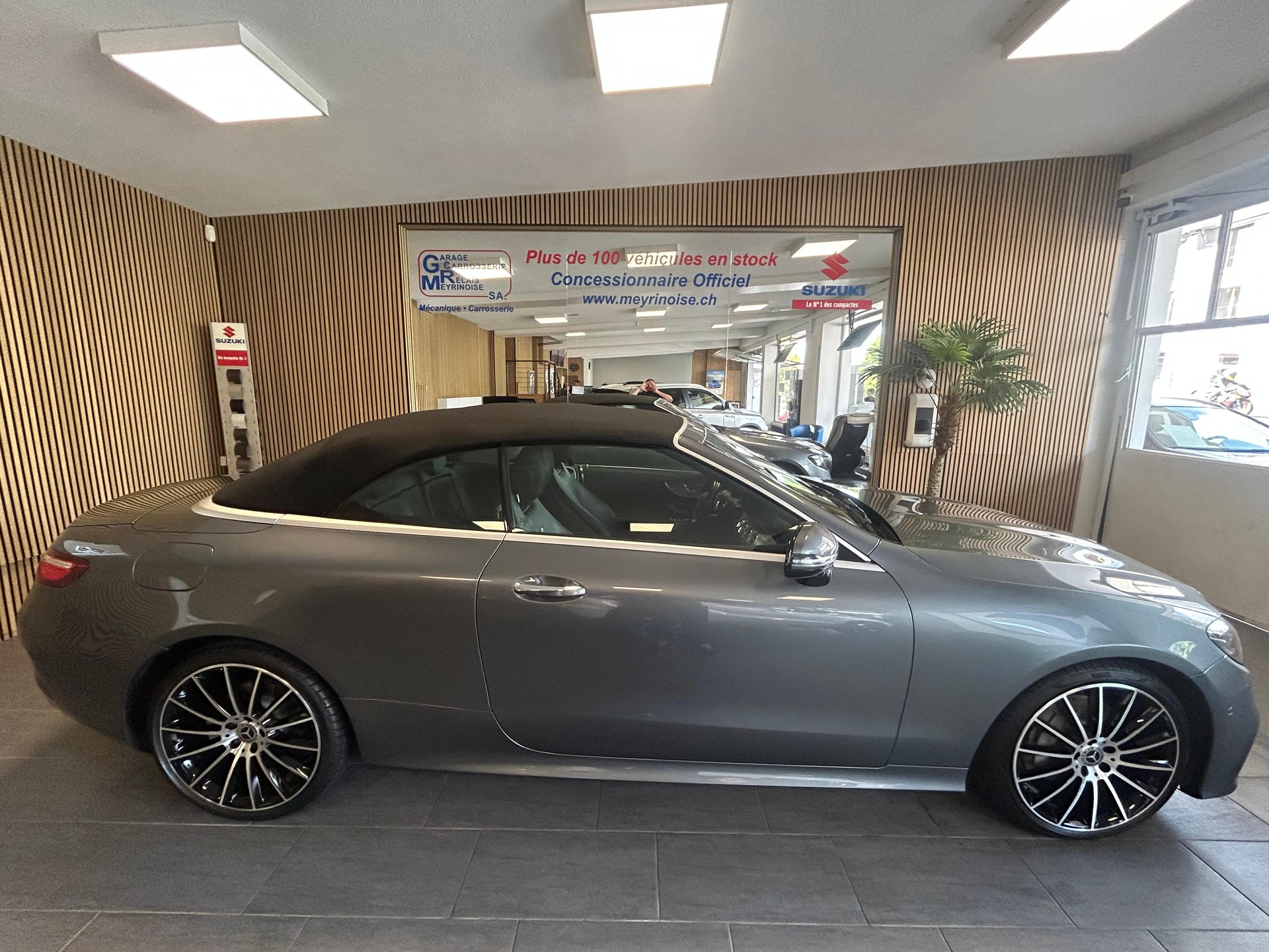 MERCEDES-BENZ E 200 AMG Line 4matic Cabriolet-image-1
