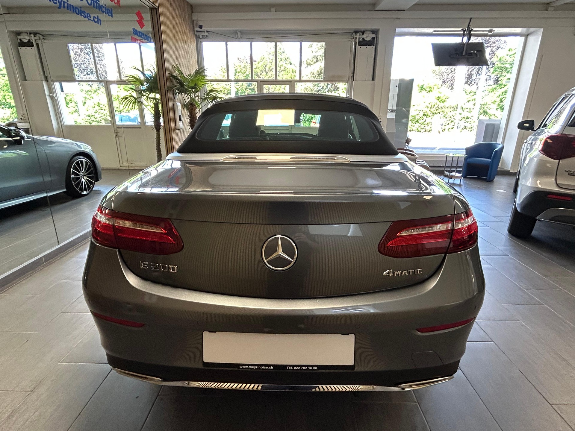 MERCEDES-BENZ E 200 AMG Line 4matic Cabriolet-image-10