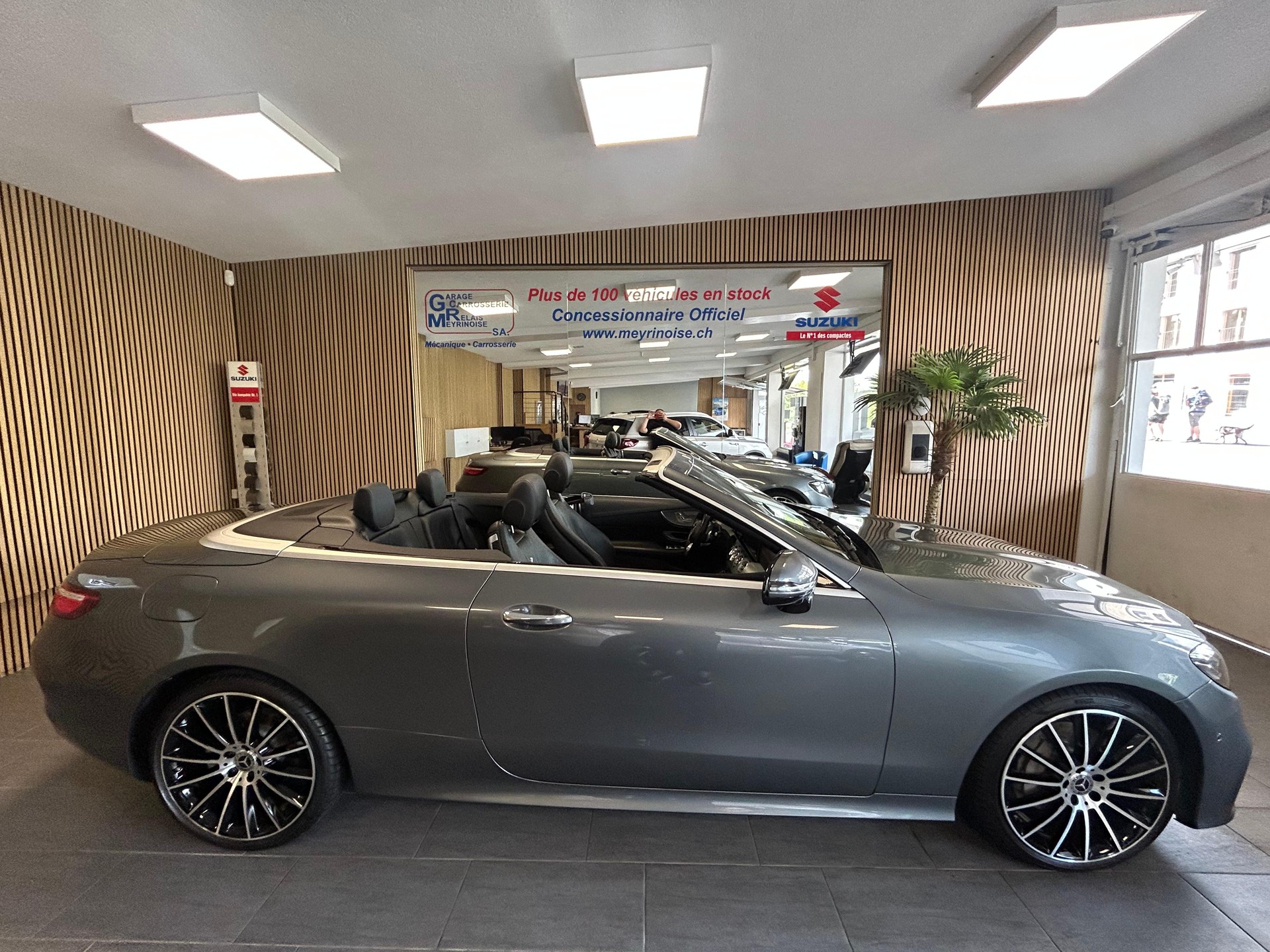 MERCEDES-BENZ E 200 AMG Line 4matic Cabriolet-image-0