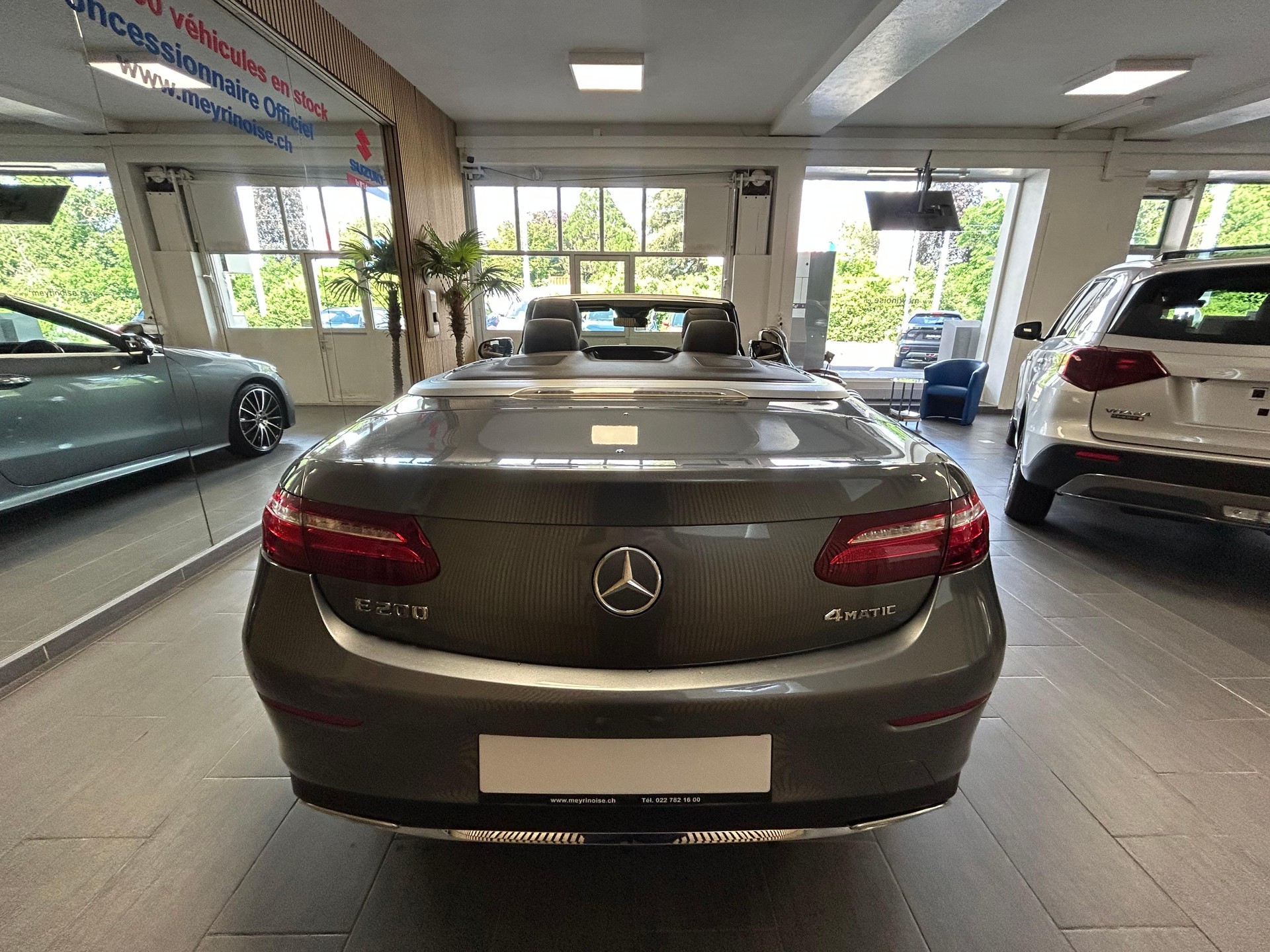 MERCEDES-BENZ E 200 AMG Line 4matic Cabriolet-image-11