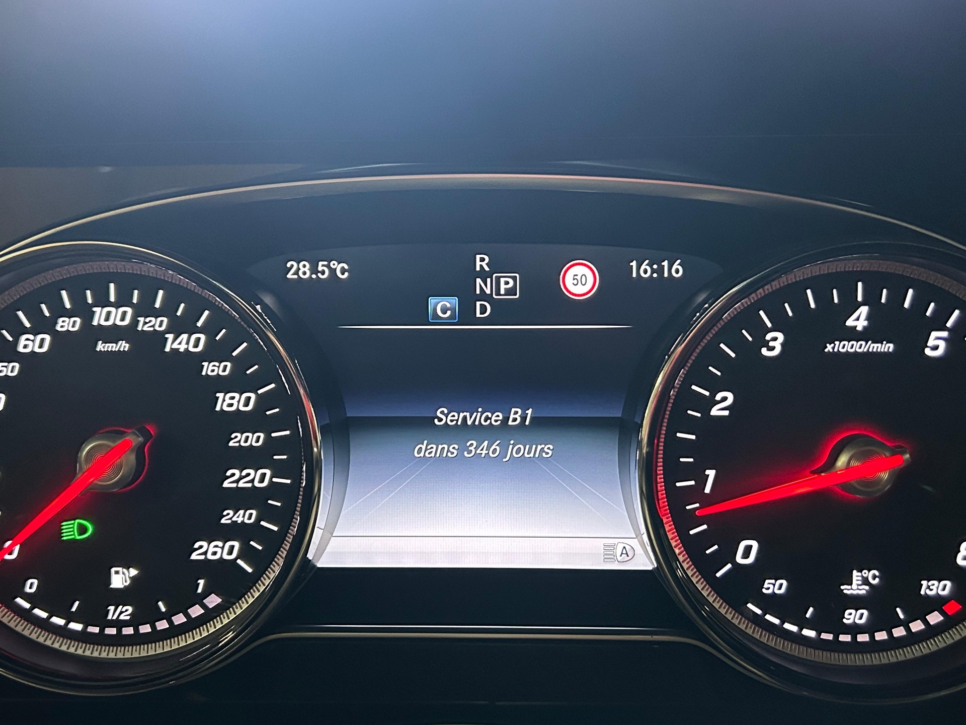 MERCEDES-BENZ E 200 AMG Line 4matic Cabriolet-image-17