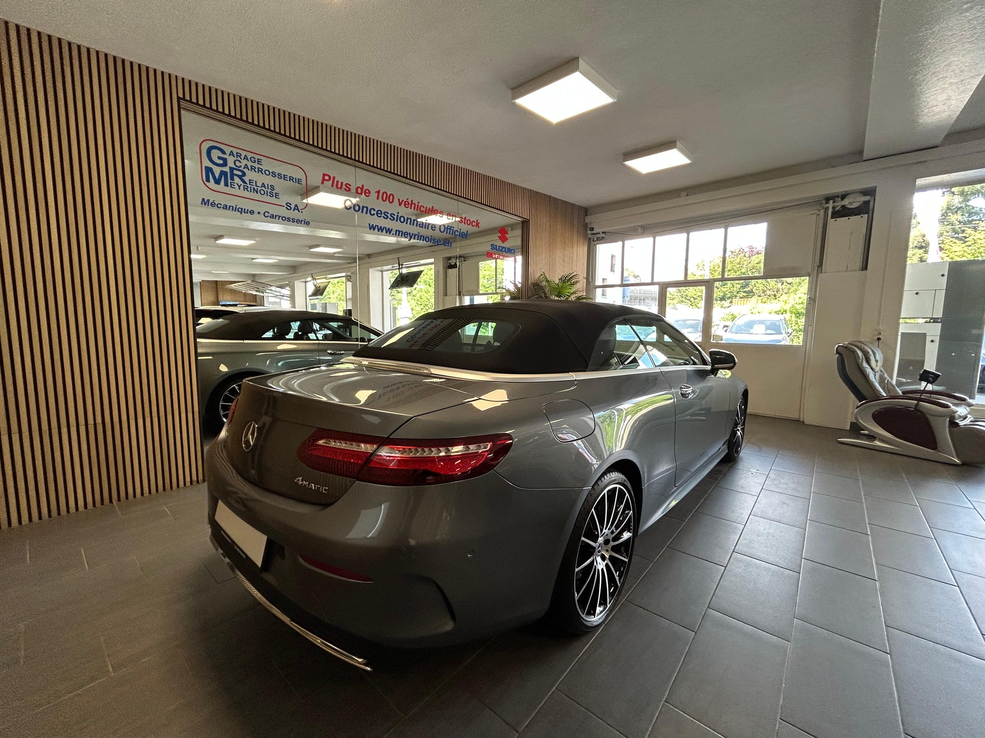MERCEDES-BENZ E 200 AMG Line 4matic Cabriolet-image-12