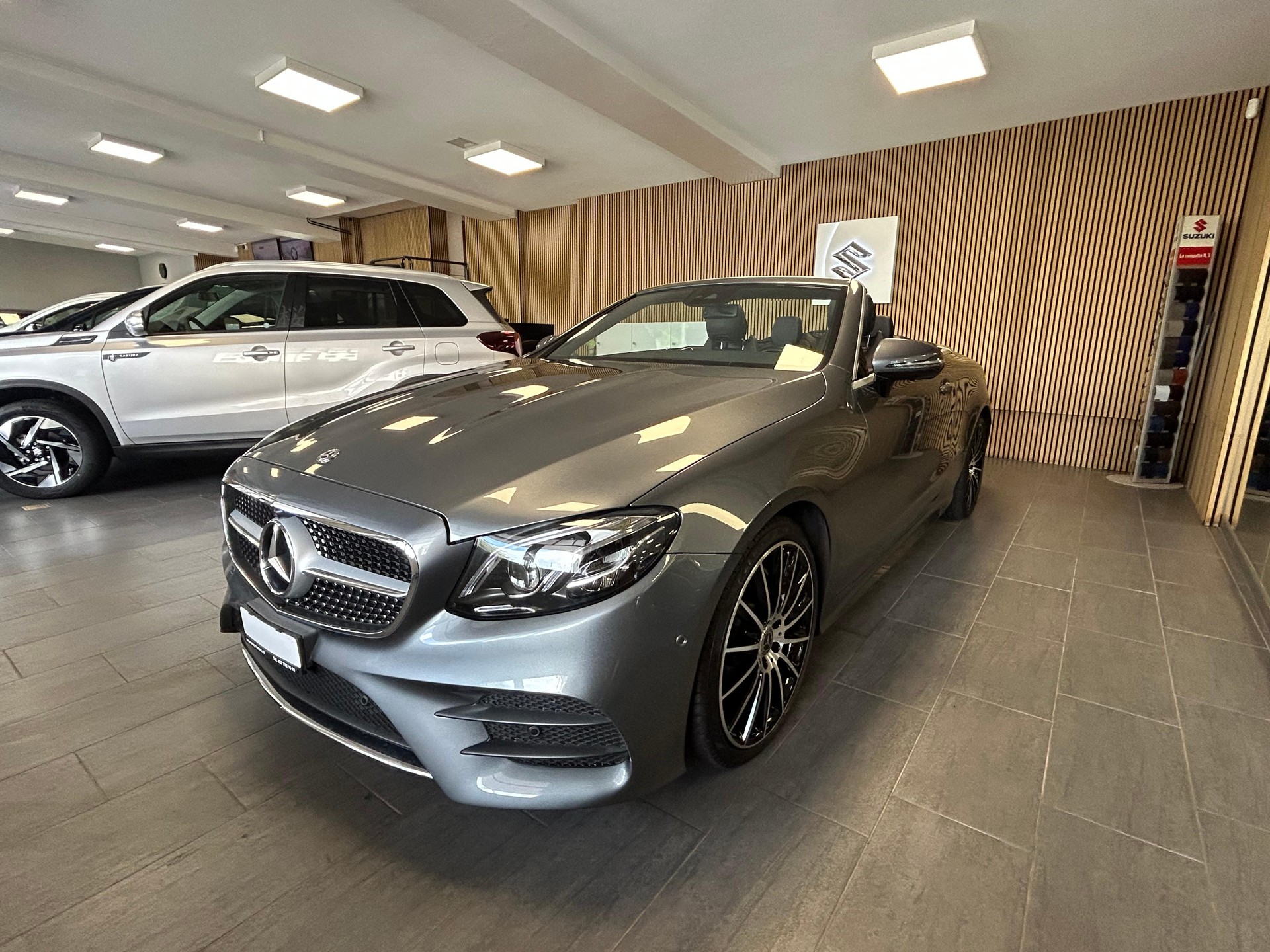 MERCEDES-BENZ E 200 AMG Line 4matic Cabriolet-image-7