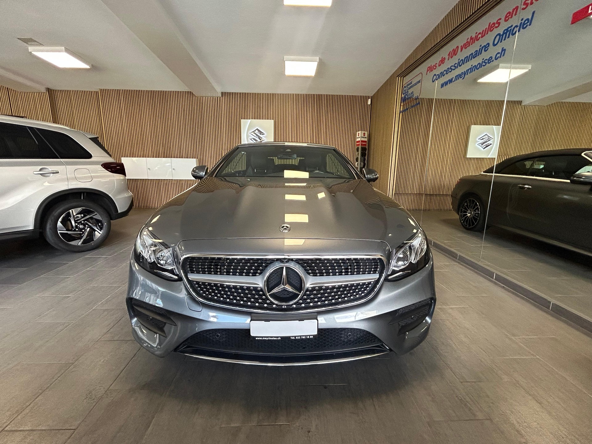 MERCEDES-BENZ E 200 AMG Line 4matic Cabriolet-image-4