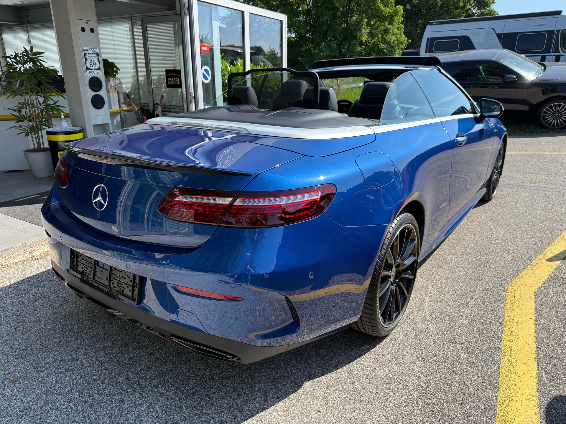 MERCEDES-BENZ E 200 Cabriolet 4Matic Night Edition 9G-Tronic-showroom-element-3