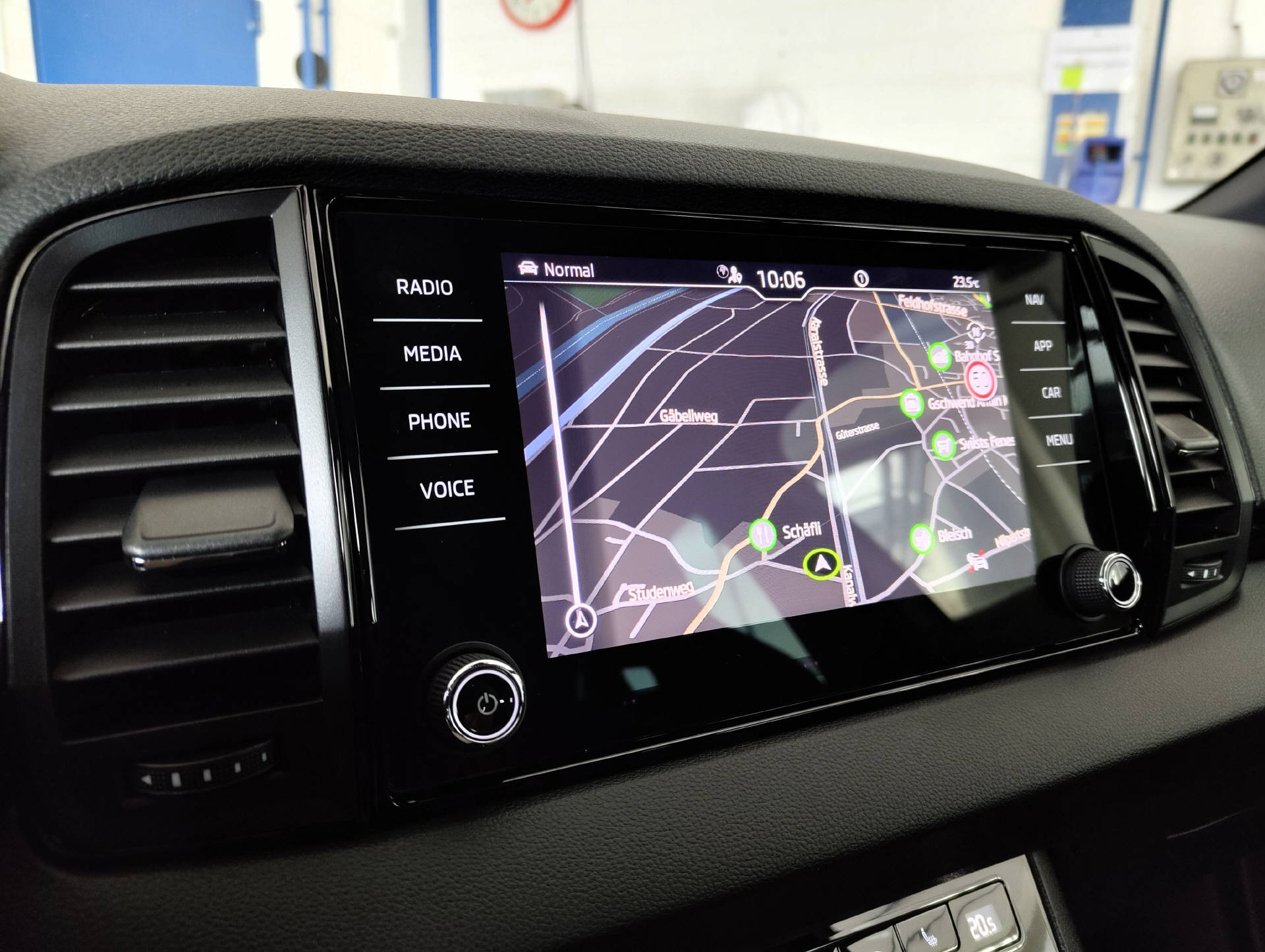 SKODA Karoq 1.5 TSI SportLine DSG-image-7
