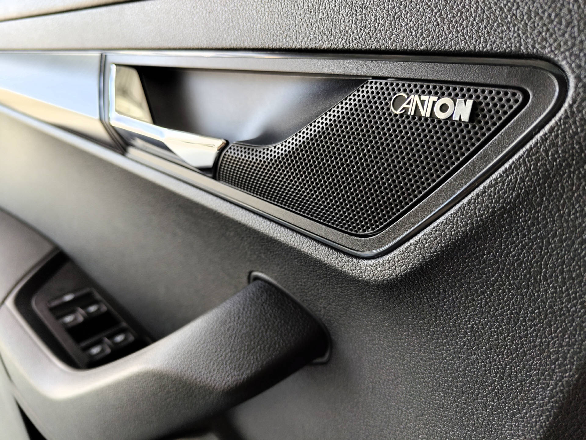 SKODA Karoq 1.5 TSI SportLine DSG-image-11