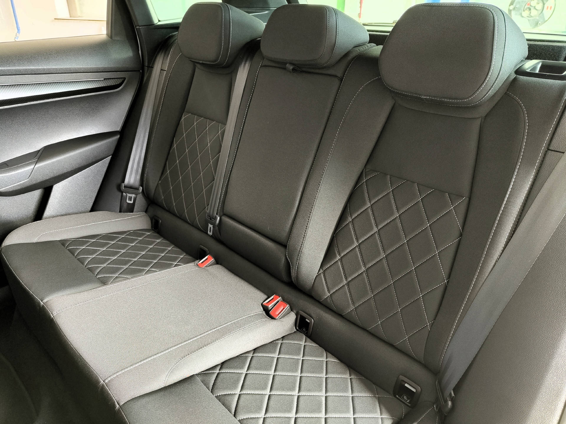 SKODA Karoq 1.5 TSI SportLine DSG-image-6