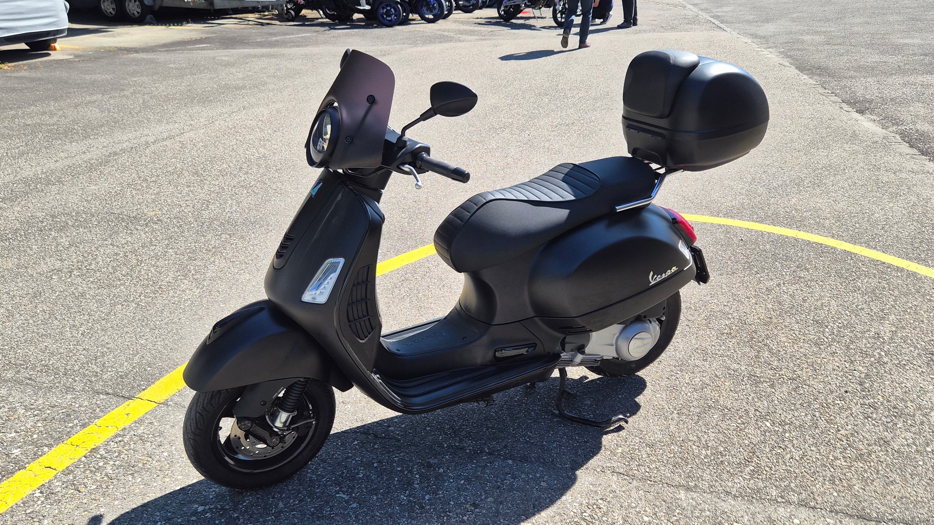PIAGGIO Vespa GTS 300 Super Notte-image-10