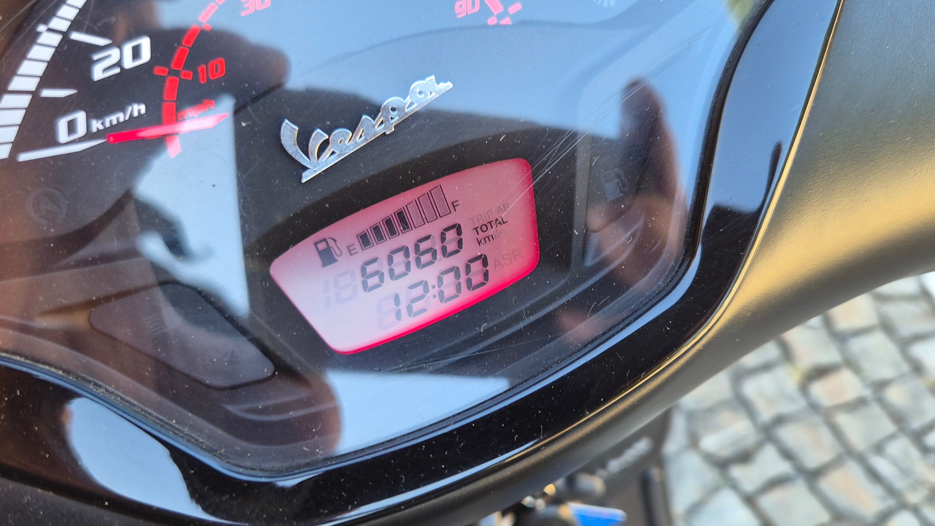 PIAGGIO Vespa GTS 300 Super Notte-image-8