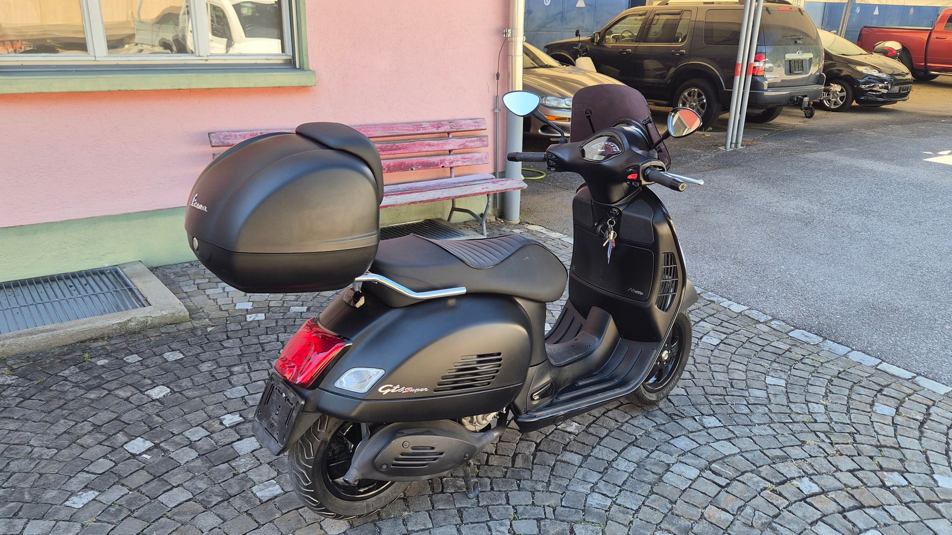 PIAGGIO Vespa GTS 300 Super Notte-image-4