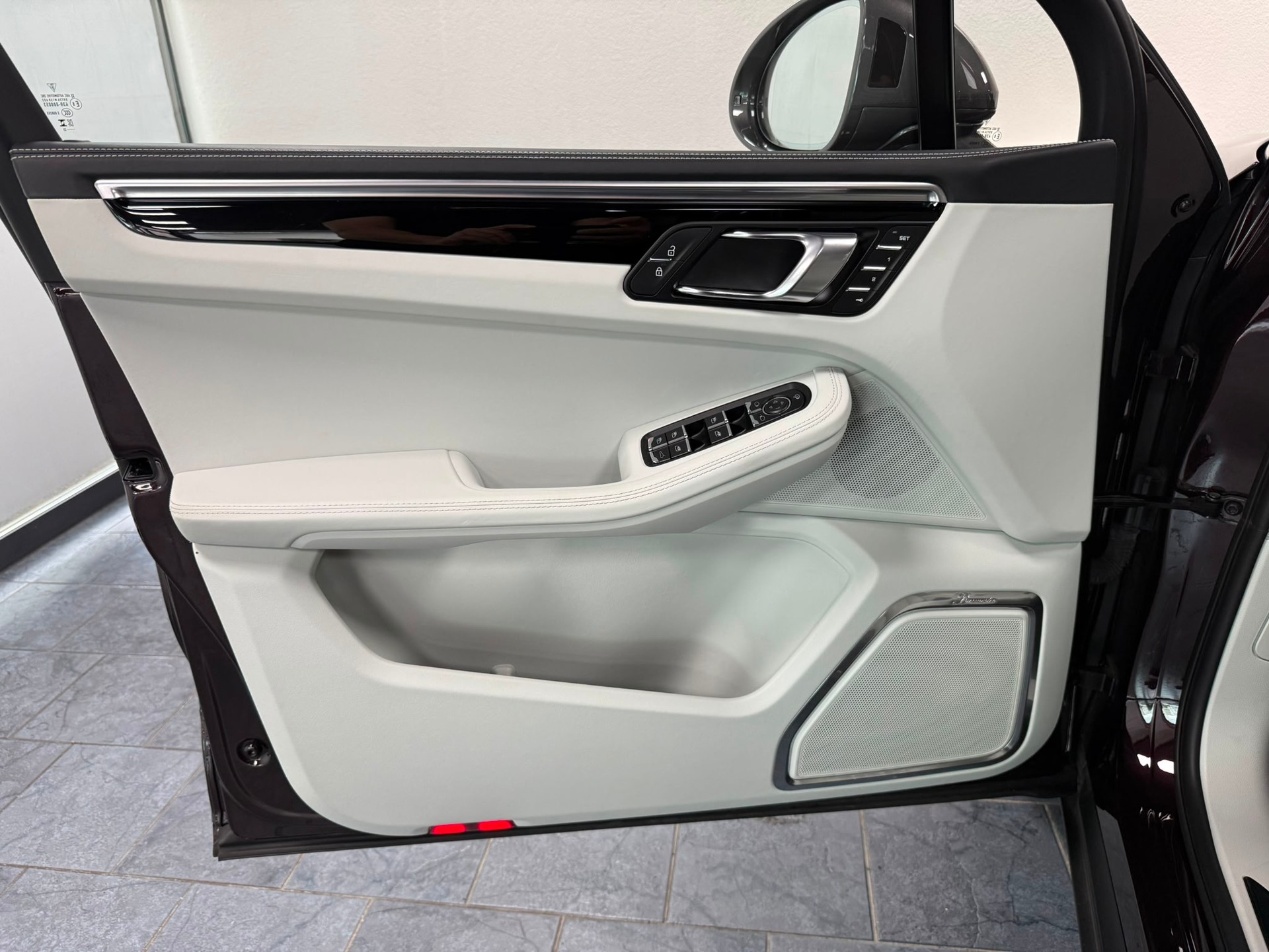 PORSCHE Macan T PDK-image-11