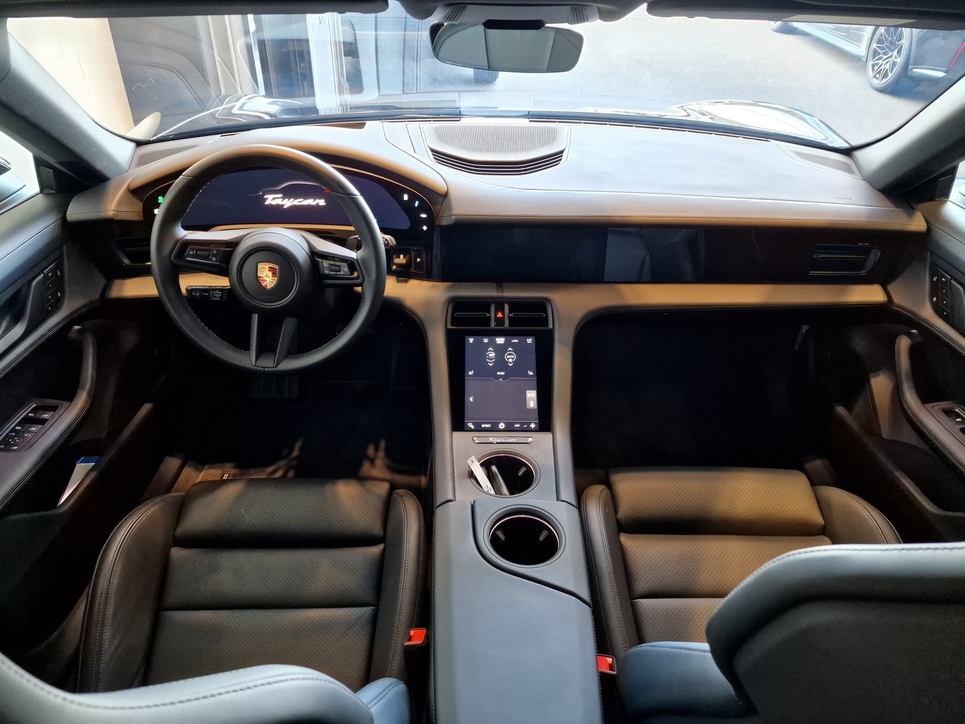 PORSCHE Taycan 4 Cross Turismo-image-13