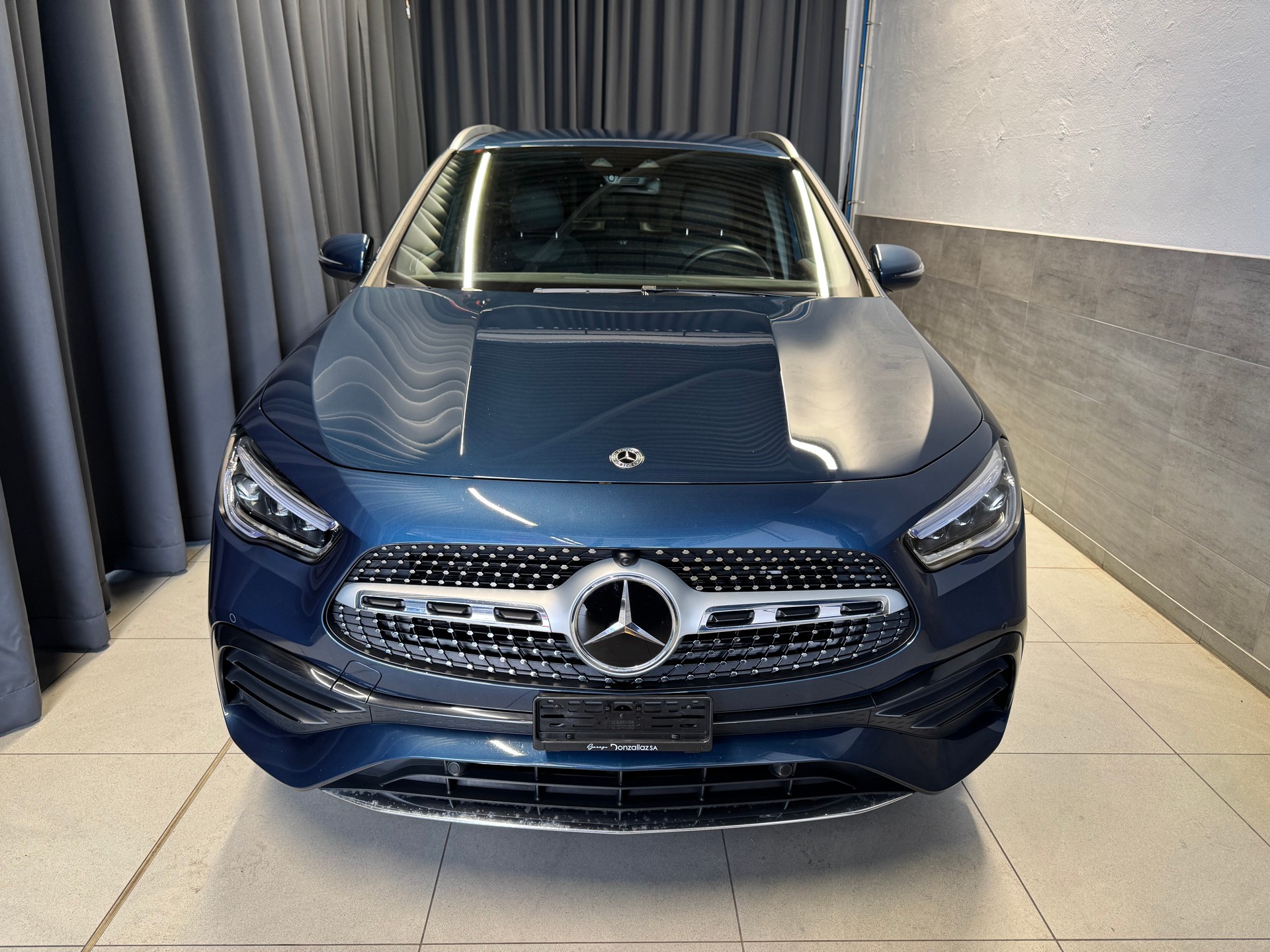 MERCEDES-BENZ GLA 200 4Matic AMG Line 8G-DCT(7)(M)-image-1