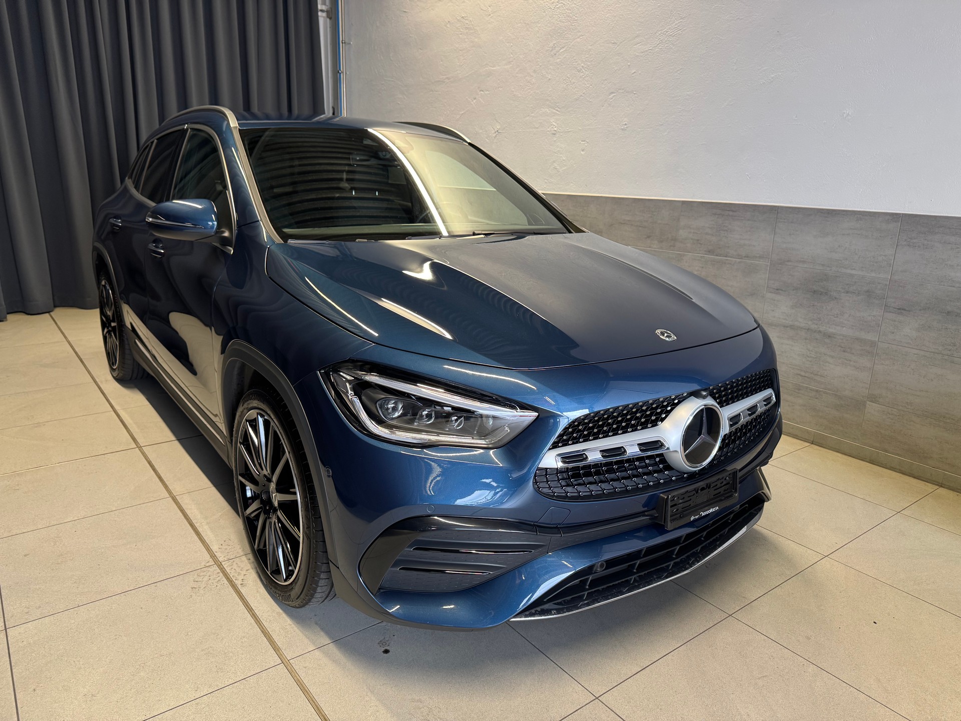 MERCEDES-BENZ GLA 200 4Matic AMG Line 8G-DCT(7)(M)-image-0