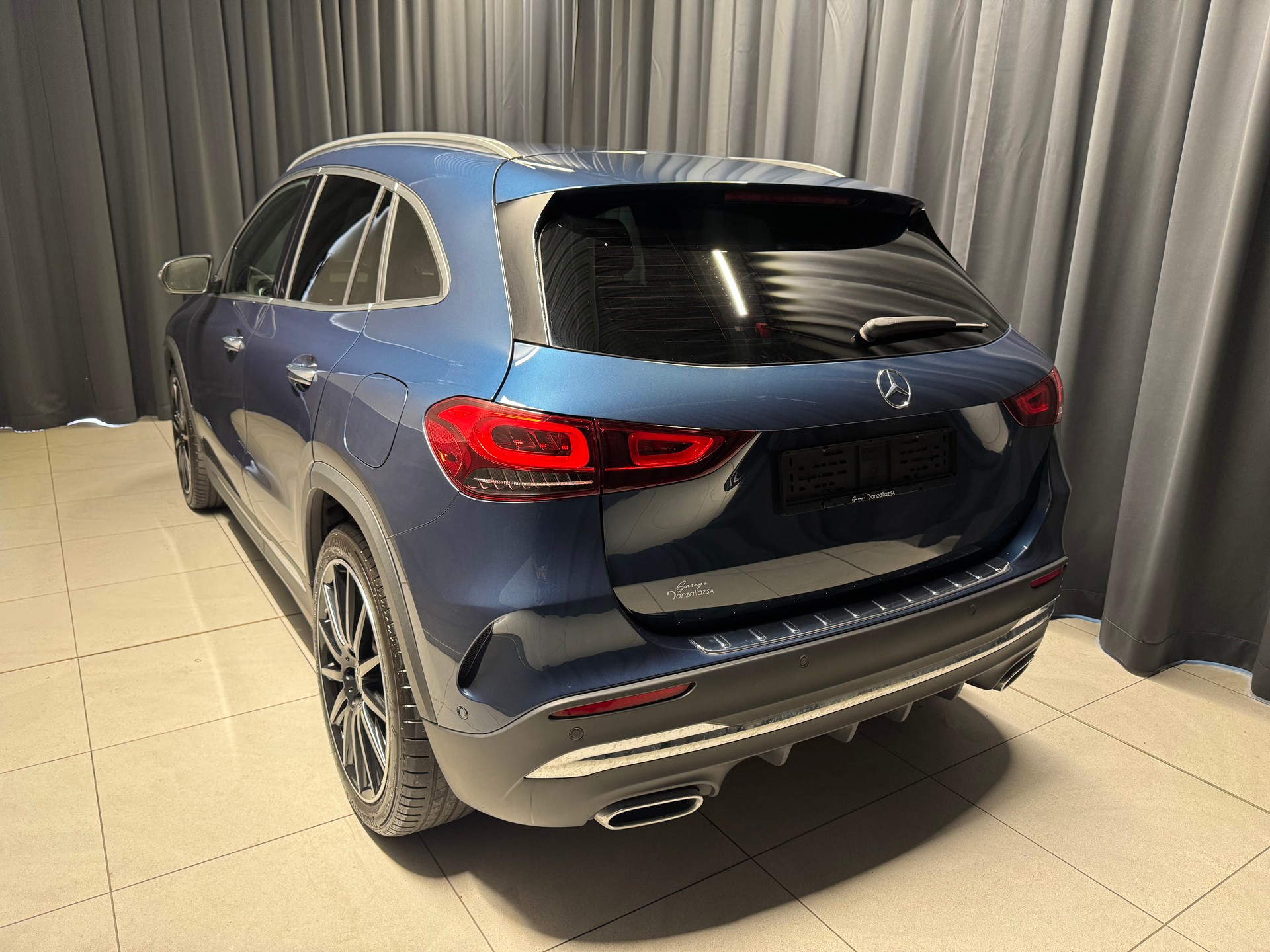 MERCEDES-BENZ GLA 200 4Matic AMG Line 8G-DCT(7)(M)-image-3