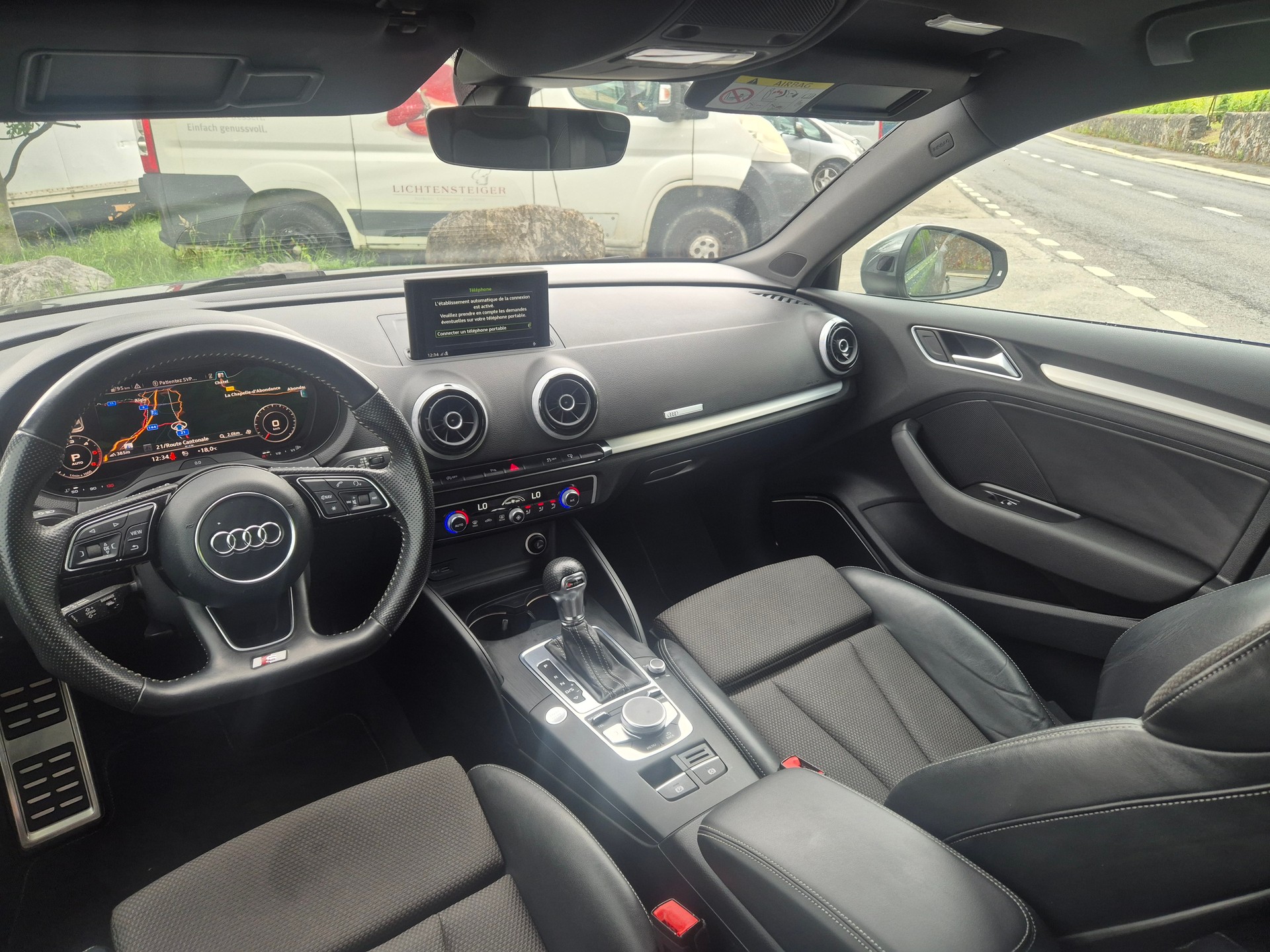 AUDI A3 Sportback 2.0 TDI Sport S-tronic S-line-image-7