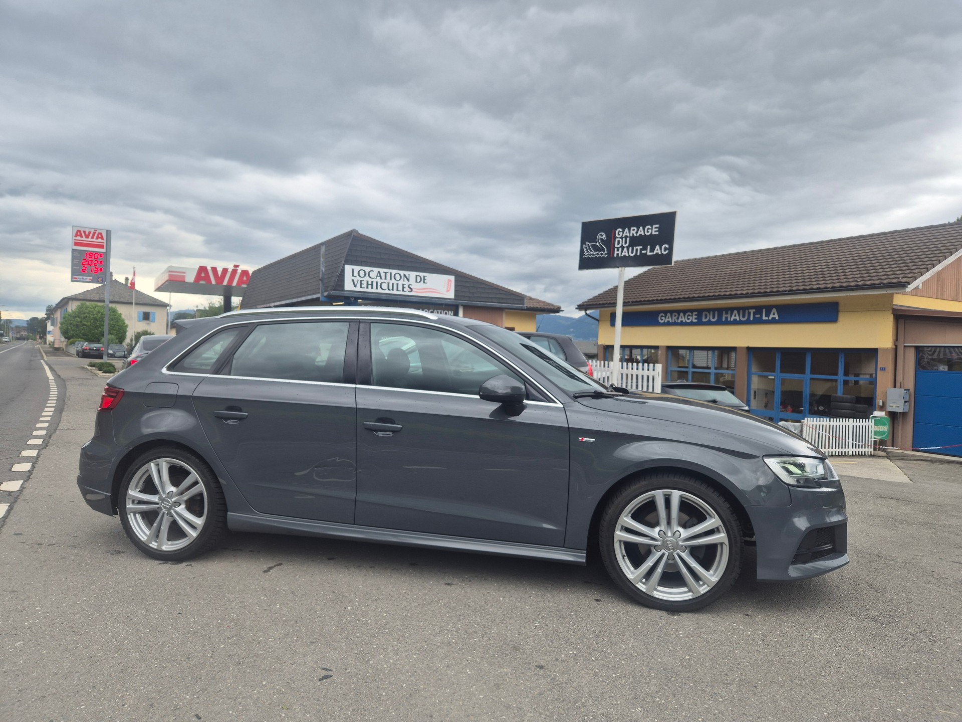 AUDI A3 Sportback 2.0 TDI Sport S-tronic S-line-image-1