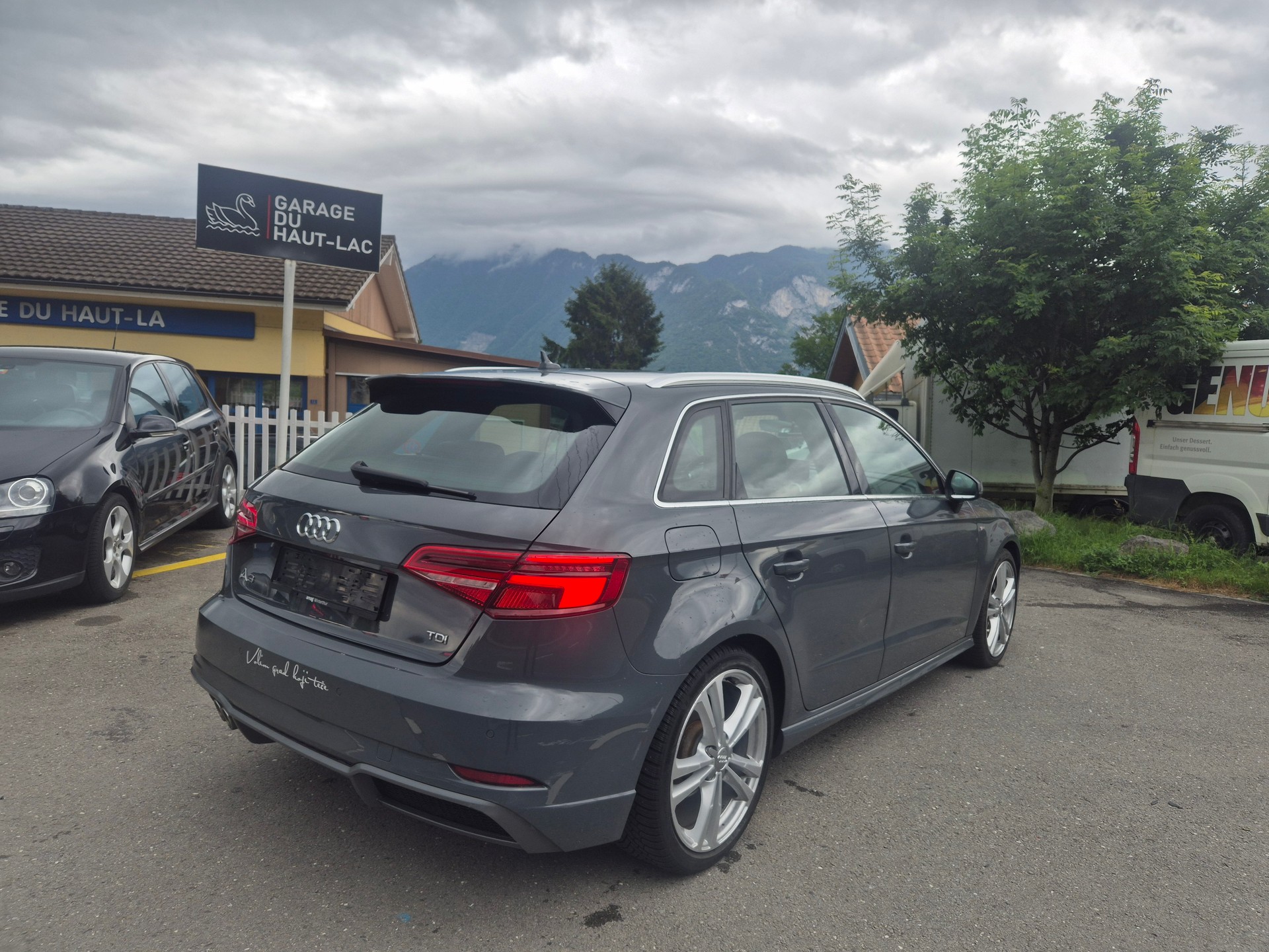 AUDI A3 Sportback 2.0 TDI Sport S-tronic S-line-image-3