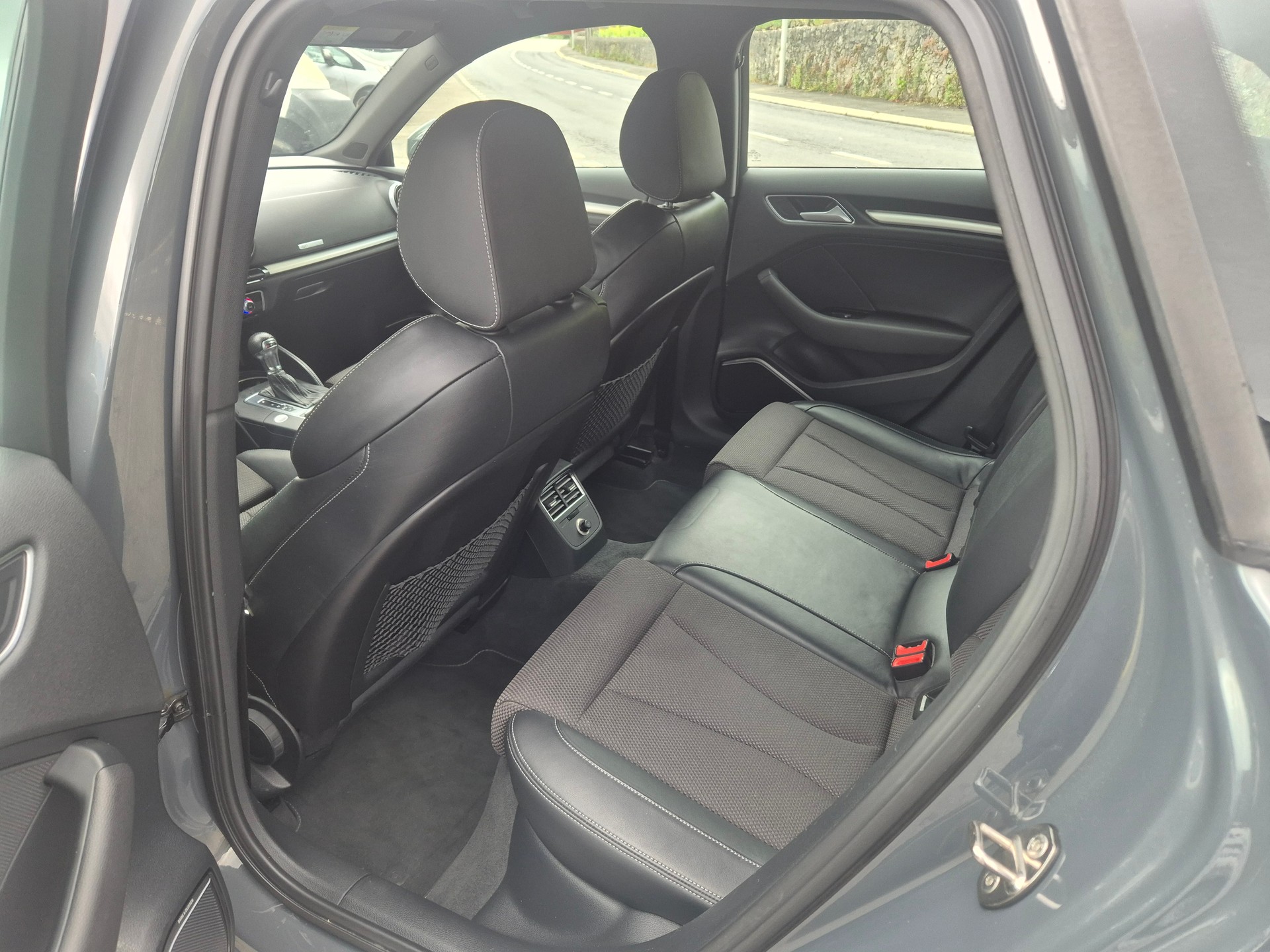 AUDI A3 Sportback 2.0 TDI Sport S-tronic S-line-image-8