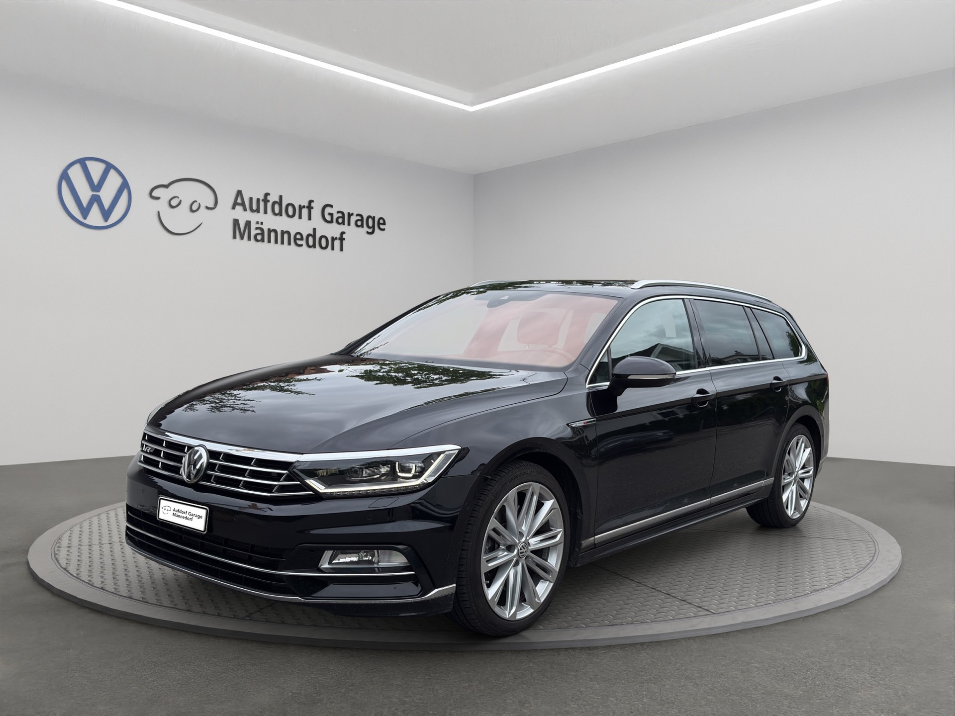 VW Passat Variant 2.0 TDI BMT Sport DSG 4Motion-image-0
