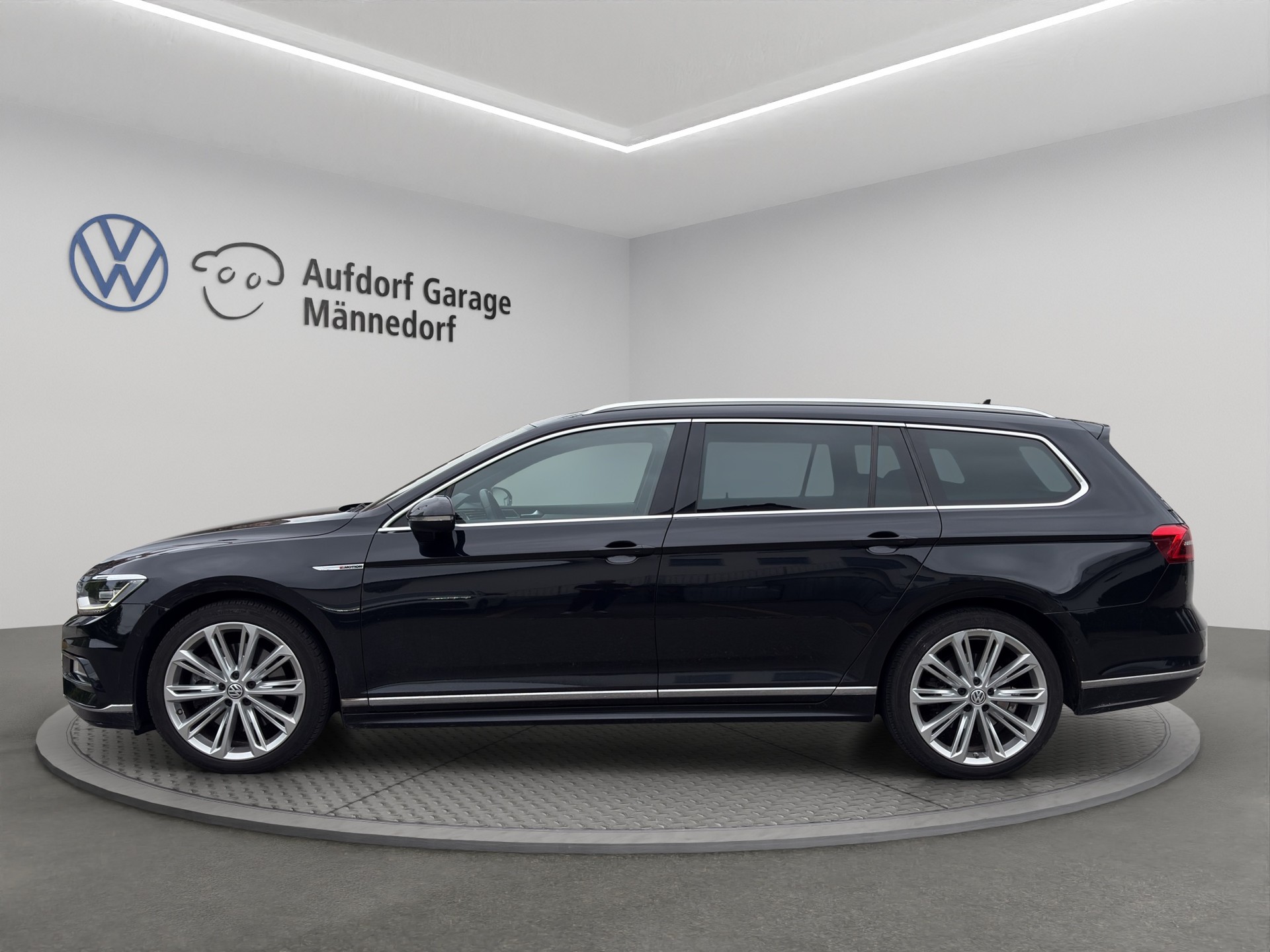 VW Passat Variant 2.0 TDI BMT Sport DSG 4Motion-image-2