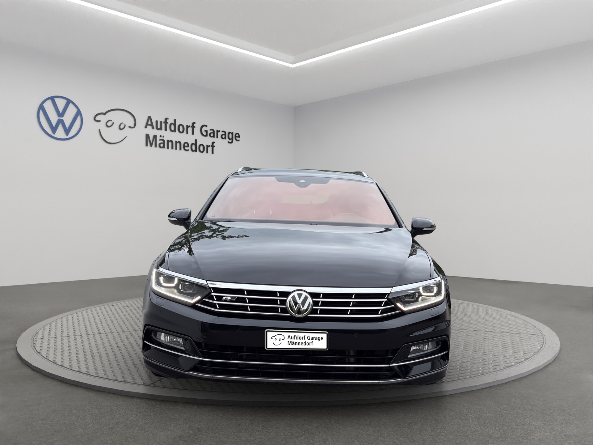 VW Passat Variant 2.0 TDI BMT Sport DSG 4Motion-image-1
