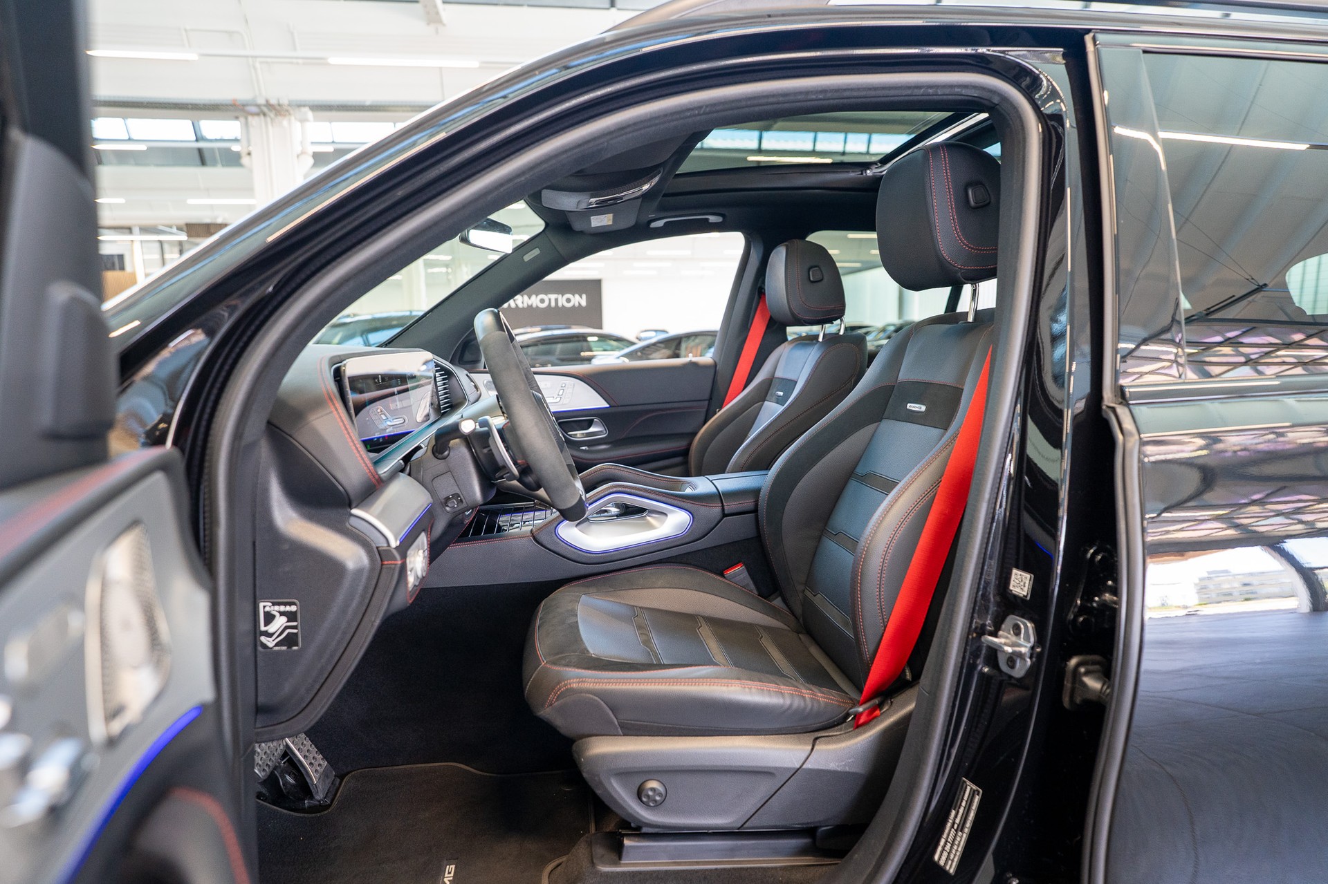 MERCEDES-BENZ GLE 53 AMG 4matic+ / Panorama / Burmester / 360°Kamera-image-8